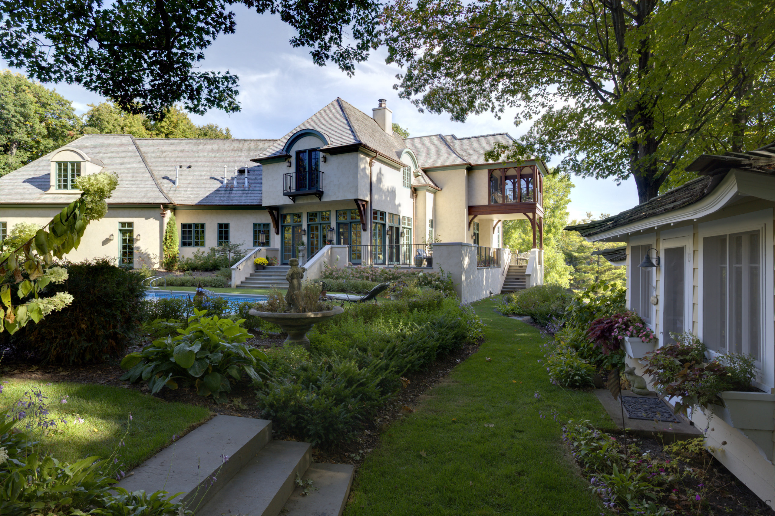 White walls and crown mouldings. Neutral furniture colours. backyard, cottage, courtyard, estate, garden, home, house, landscaping, mansion, neighbourhood, outdoor structure, plant, property, real estate, residential area, suburb, yard