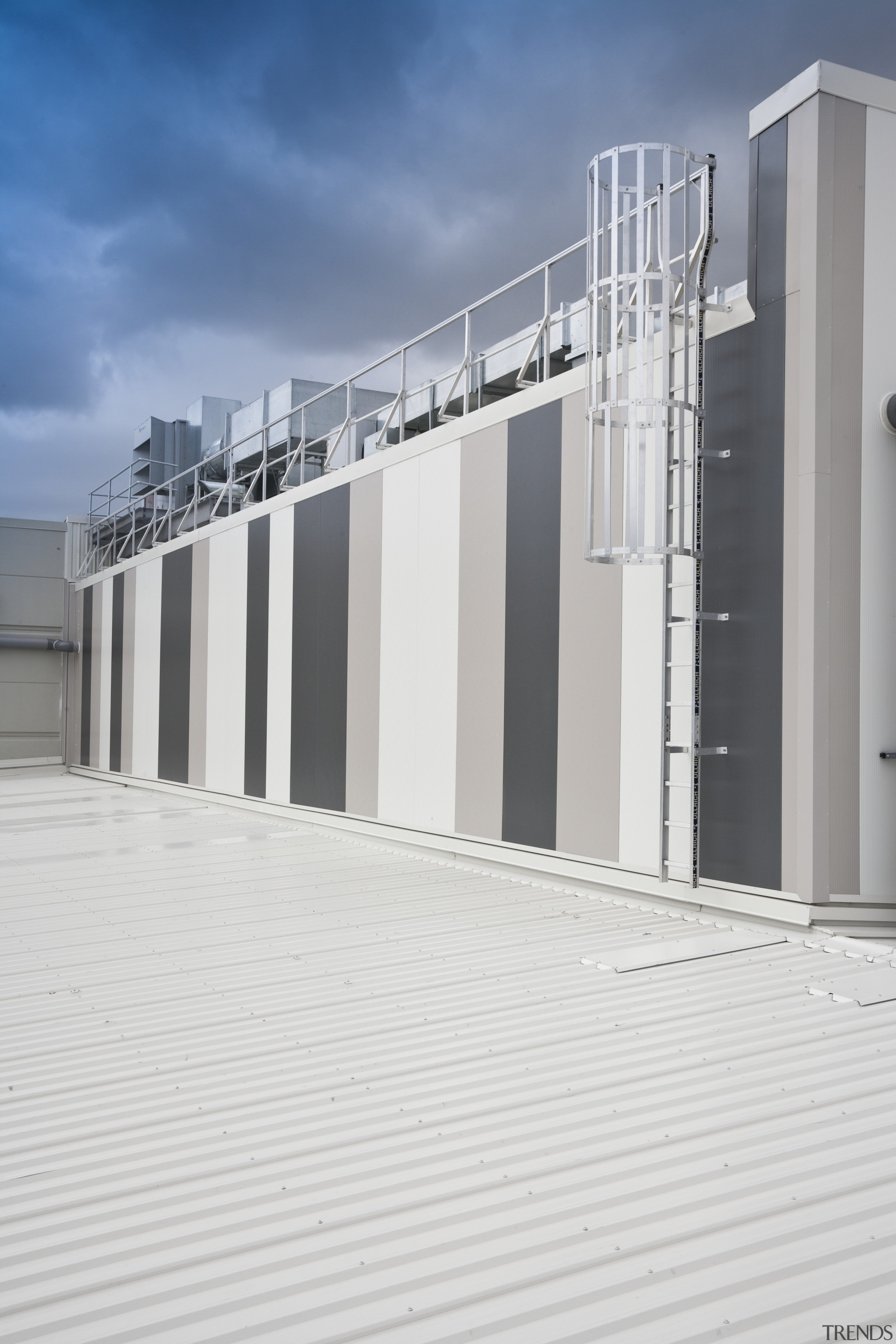 View of the Monkey toe platform on the architecture, building, facade, house, line, roof, sky, structure, wall, white