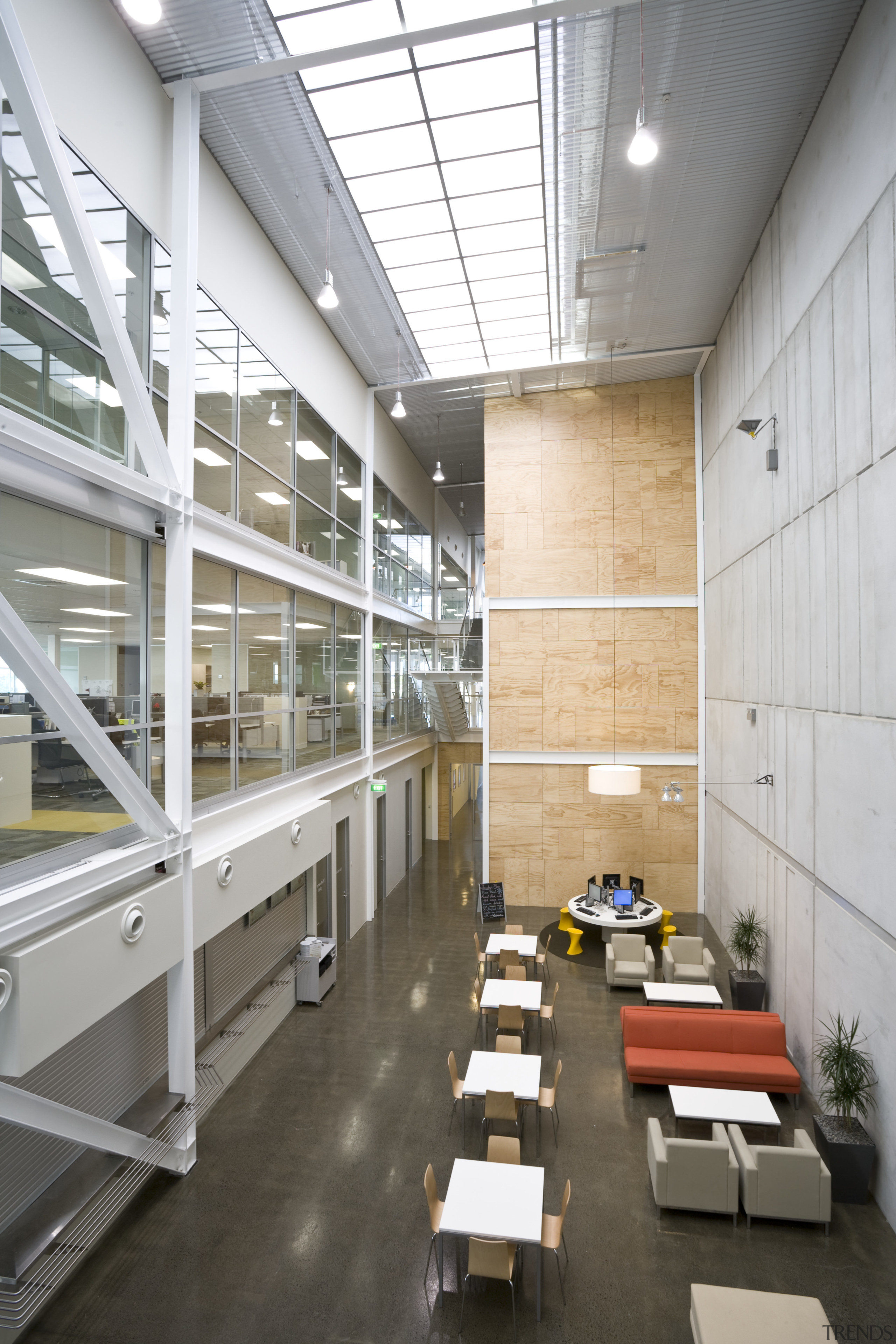 Images of the interior of the Office Max architecture, daylighting, white, gray