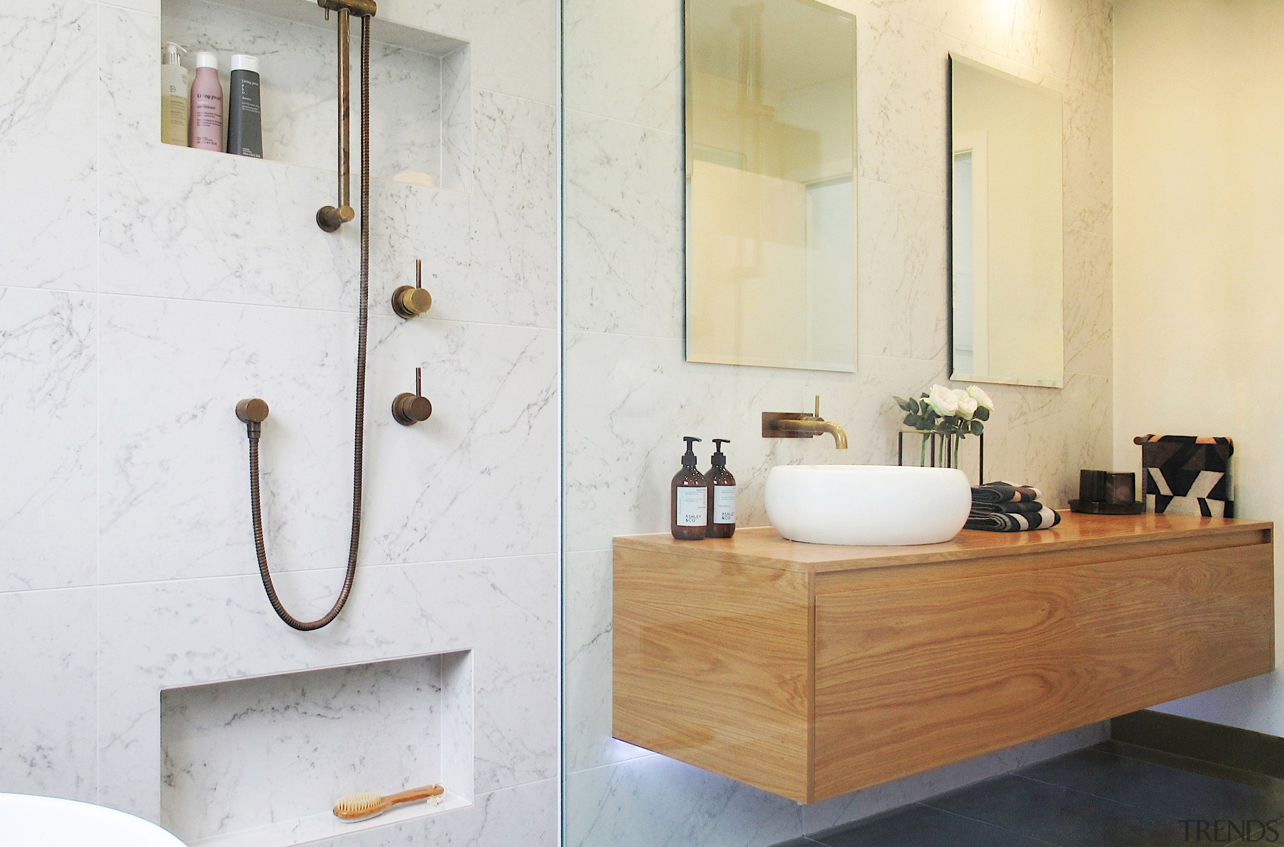 Separating the wet area with a piece of white