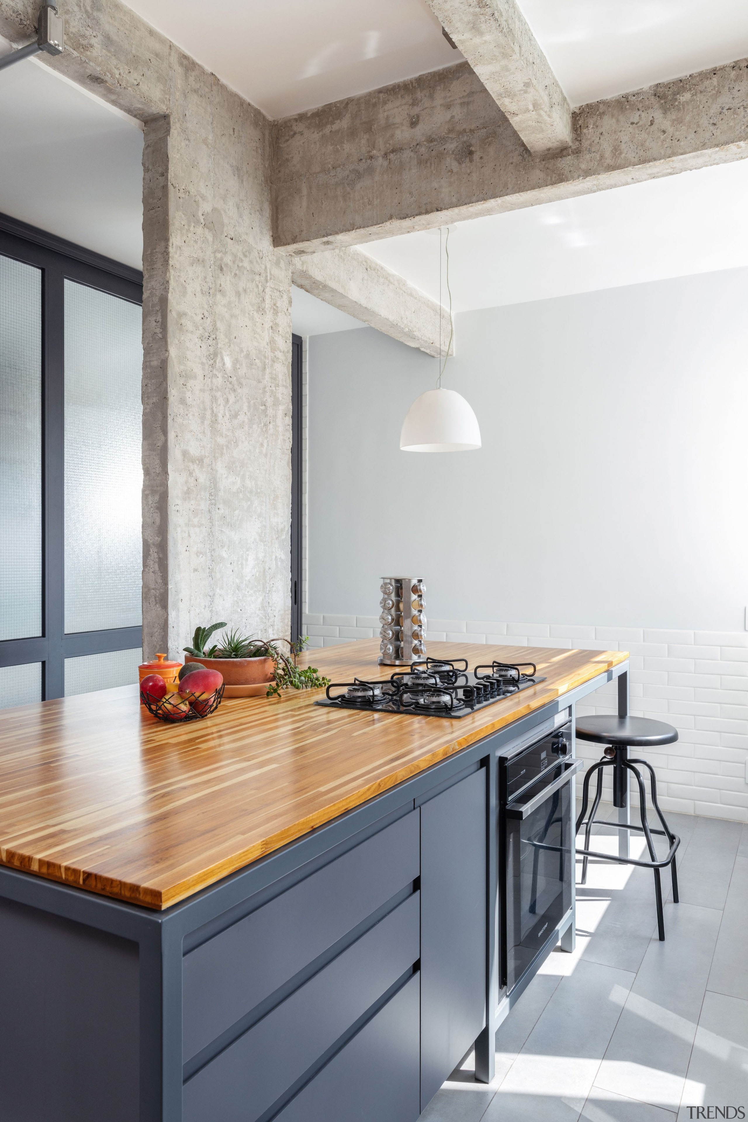 Kitchen island with built-in hob. - Give me 