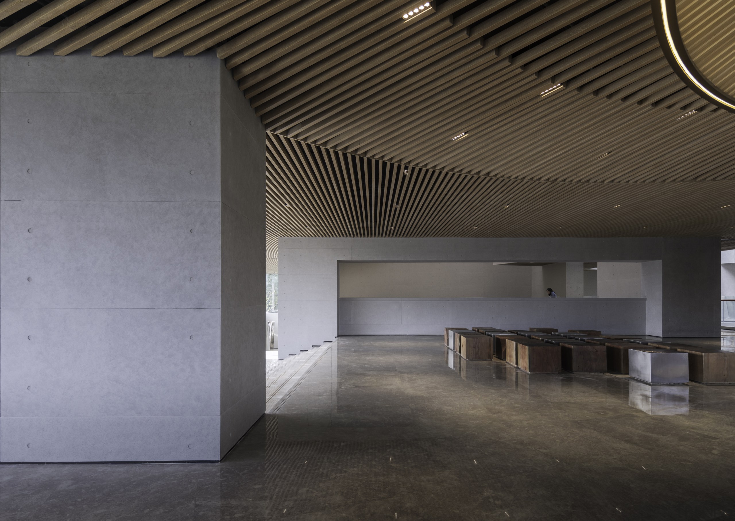 The abstracted still life scenes becomes the scenery 