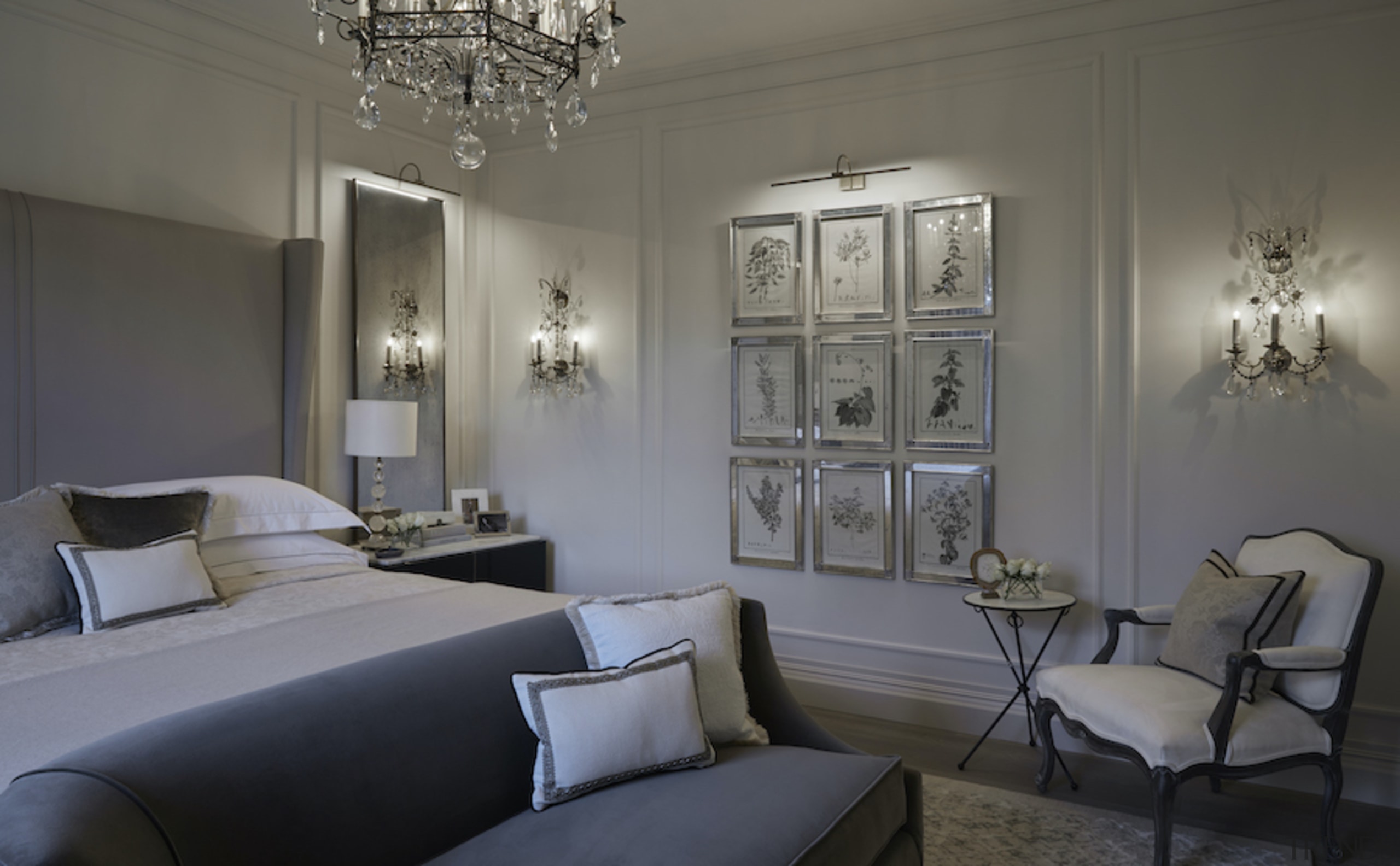 The master bedroom benefits from the presence of 