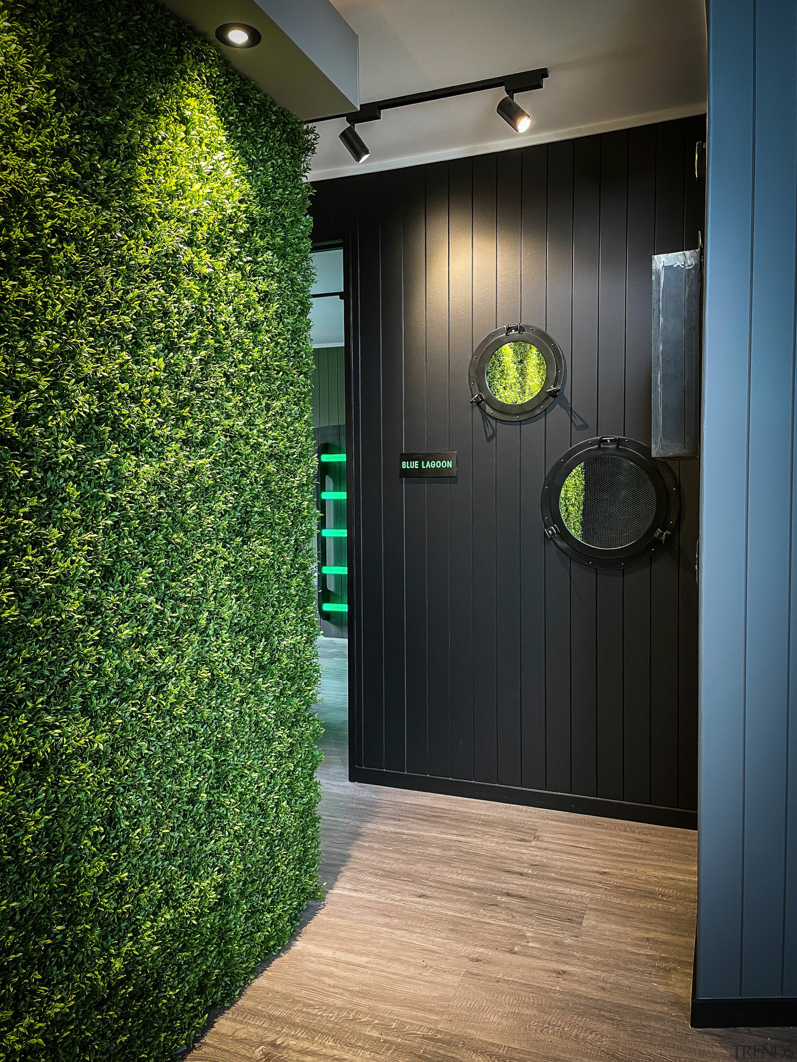 Green wall leading to front door. - Lock-and-leave 