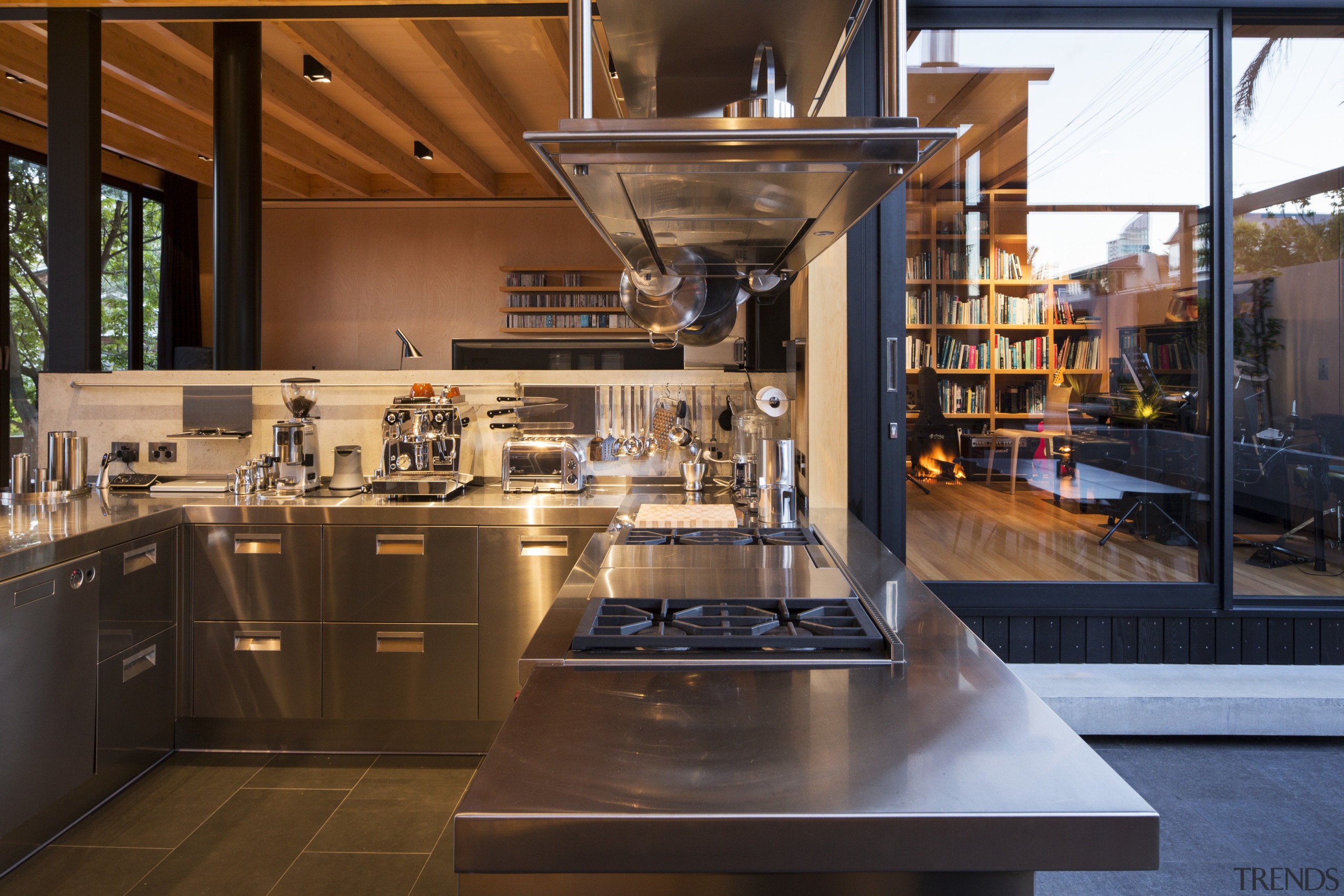 This new Arclinea kitchen has a U shape, countertop, cuisine classique, interior design, kitchen, brown