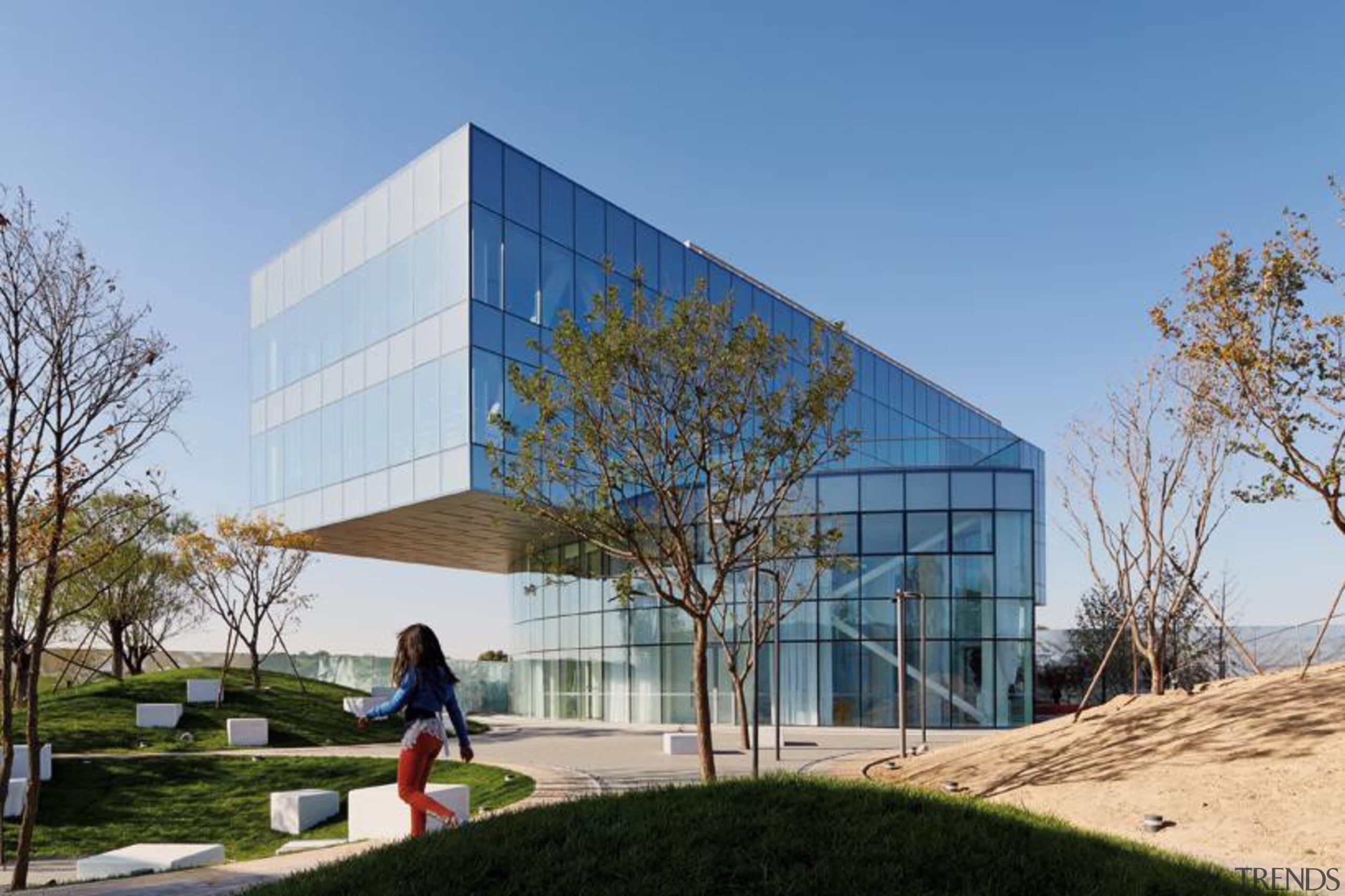 Cantilevered showroom - Cantilevered showroom - architecture | architecture, building, campus, commercial building, corporate headquarters, daytime, facade, headquarters, house, mixed use, real estate, residential area, sky, teal, gray