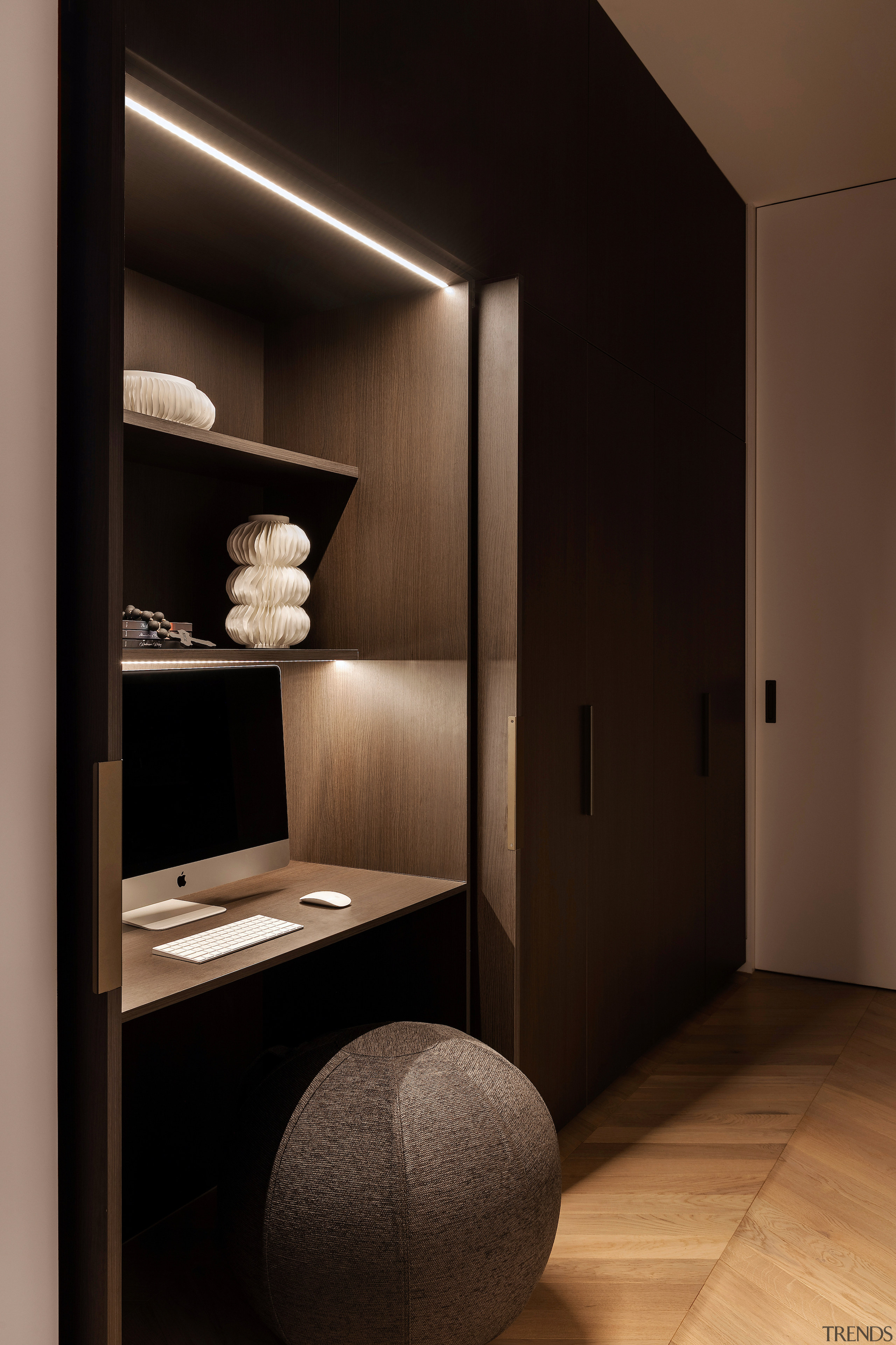 The mini workstation/office complete with ball seat was 