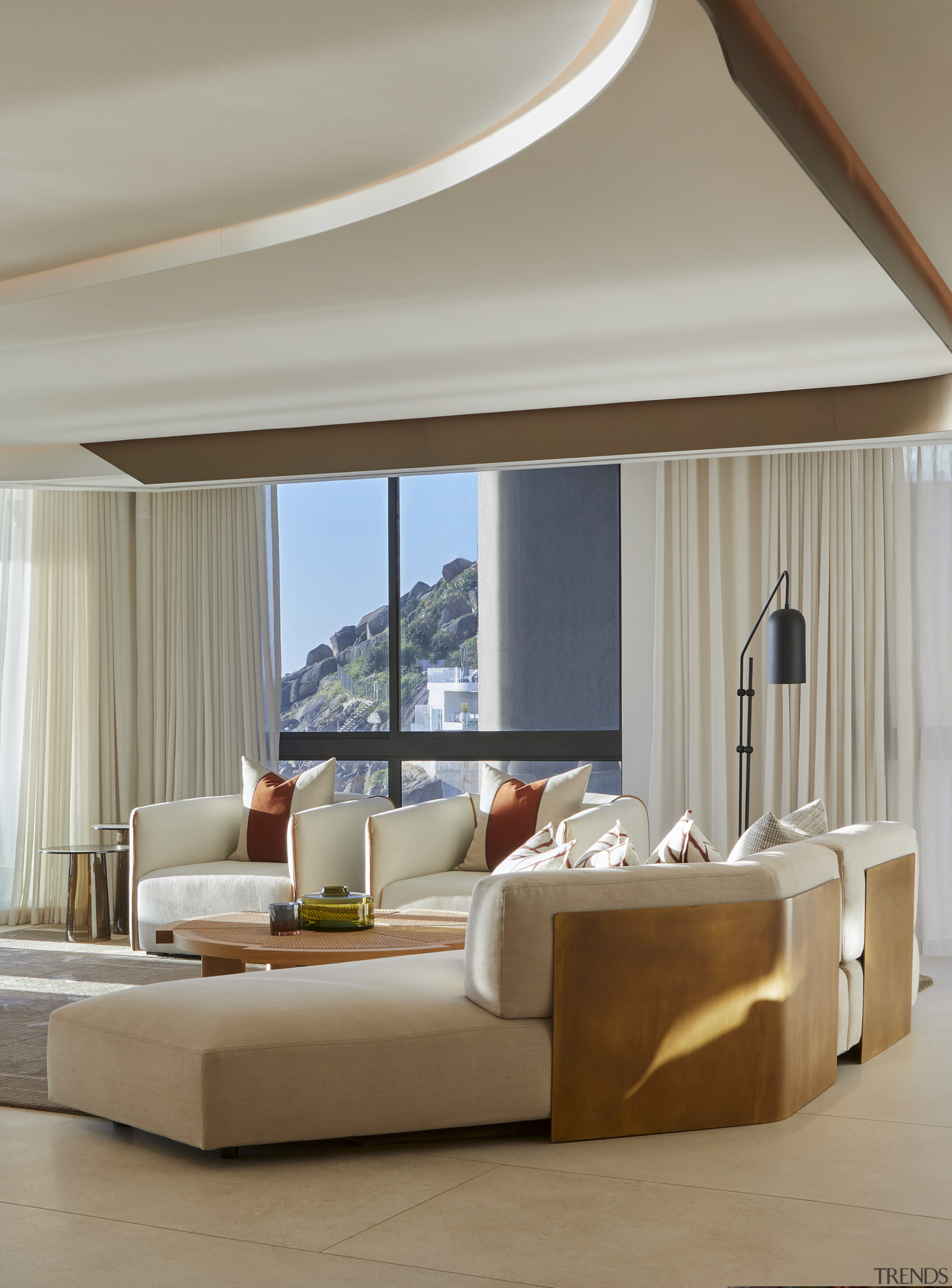 The main living area – the subtle curves 