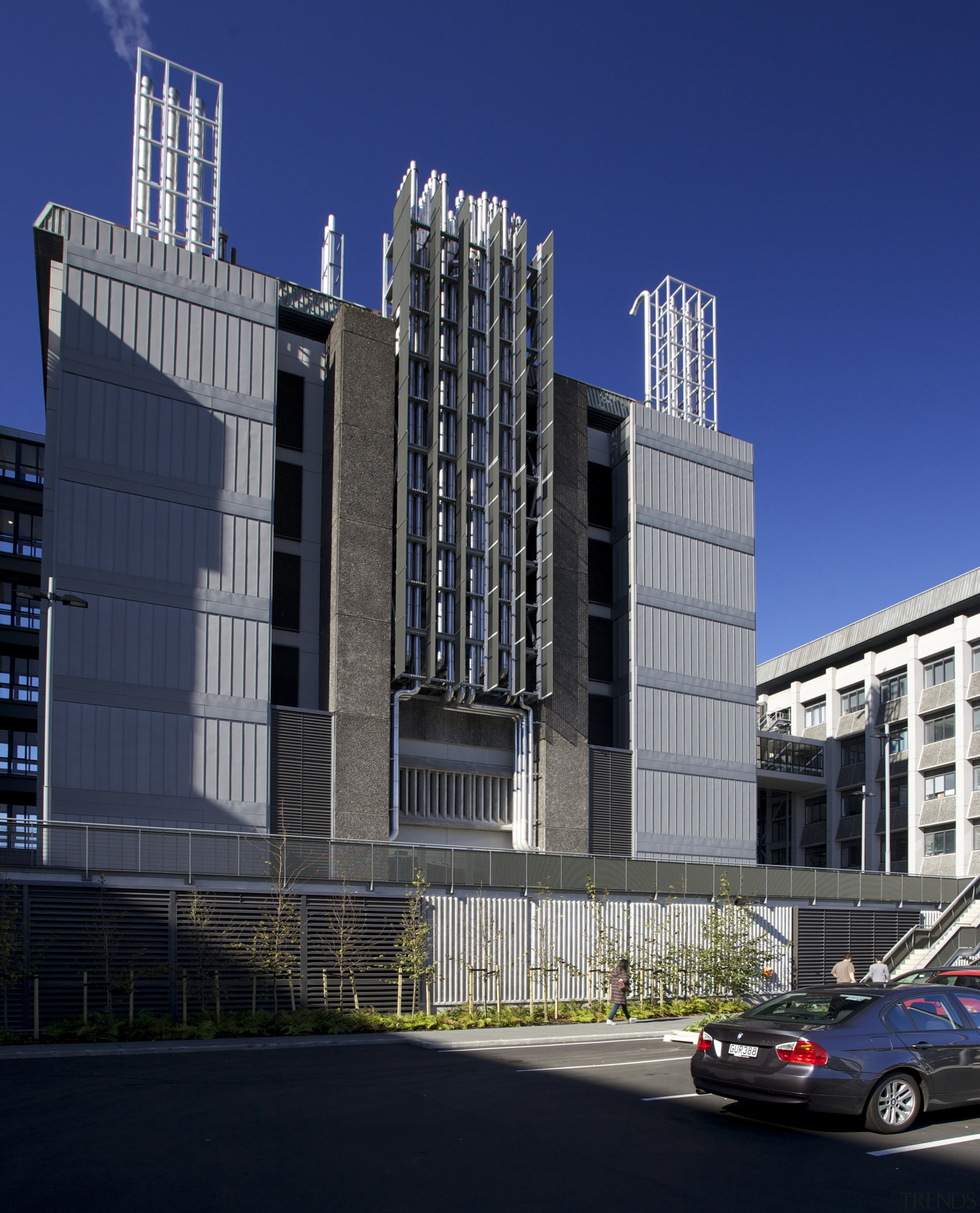 Keeping up appearances  cladding by Metal Design apartment, architecture, brutalist architecture, building, city, commercial building, condominium, corporate headquarters, daytime, facade, headquarters, metropolis, metropolitan area, mixed use, neighbourhood, real estate, residential area, sky, skyscraper, tower block, urban area, blue