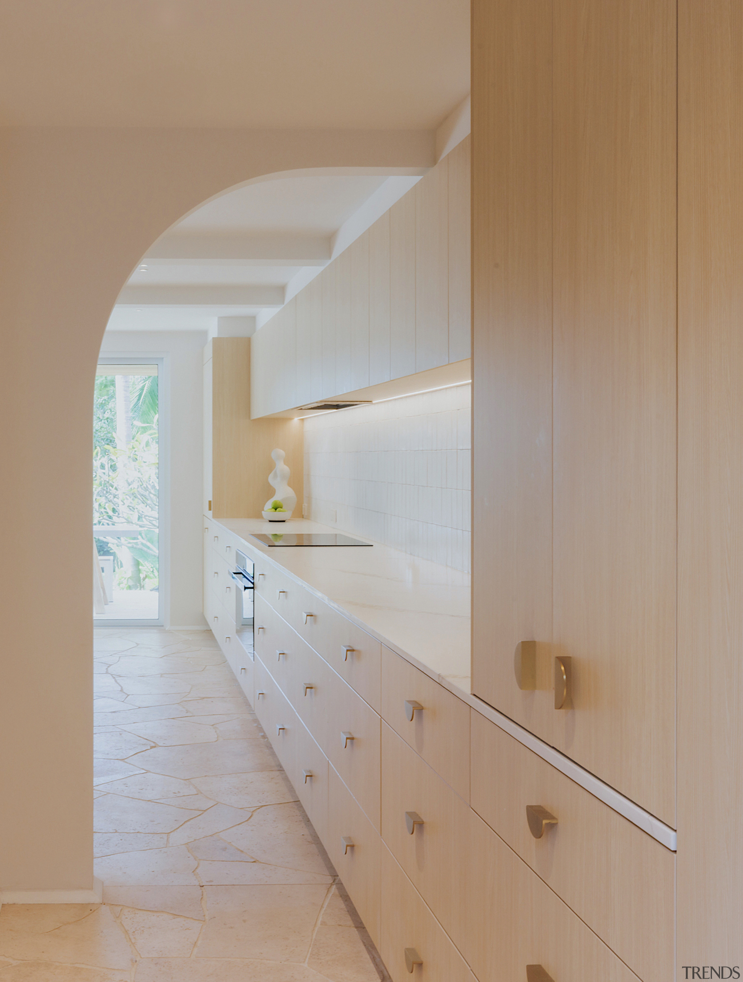 A long 9m bench extends through the kitchen 