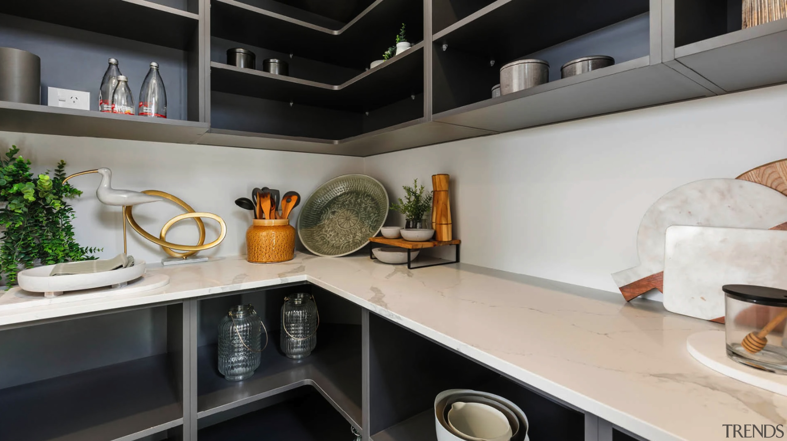 The kitchen's walk-in, user-friendly scullery has a place 