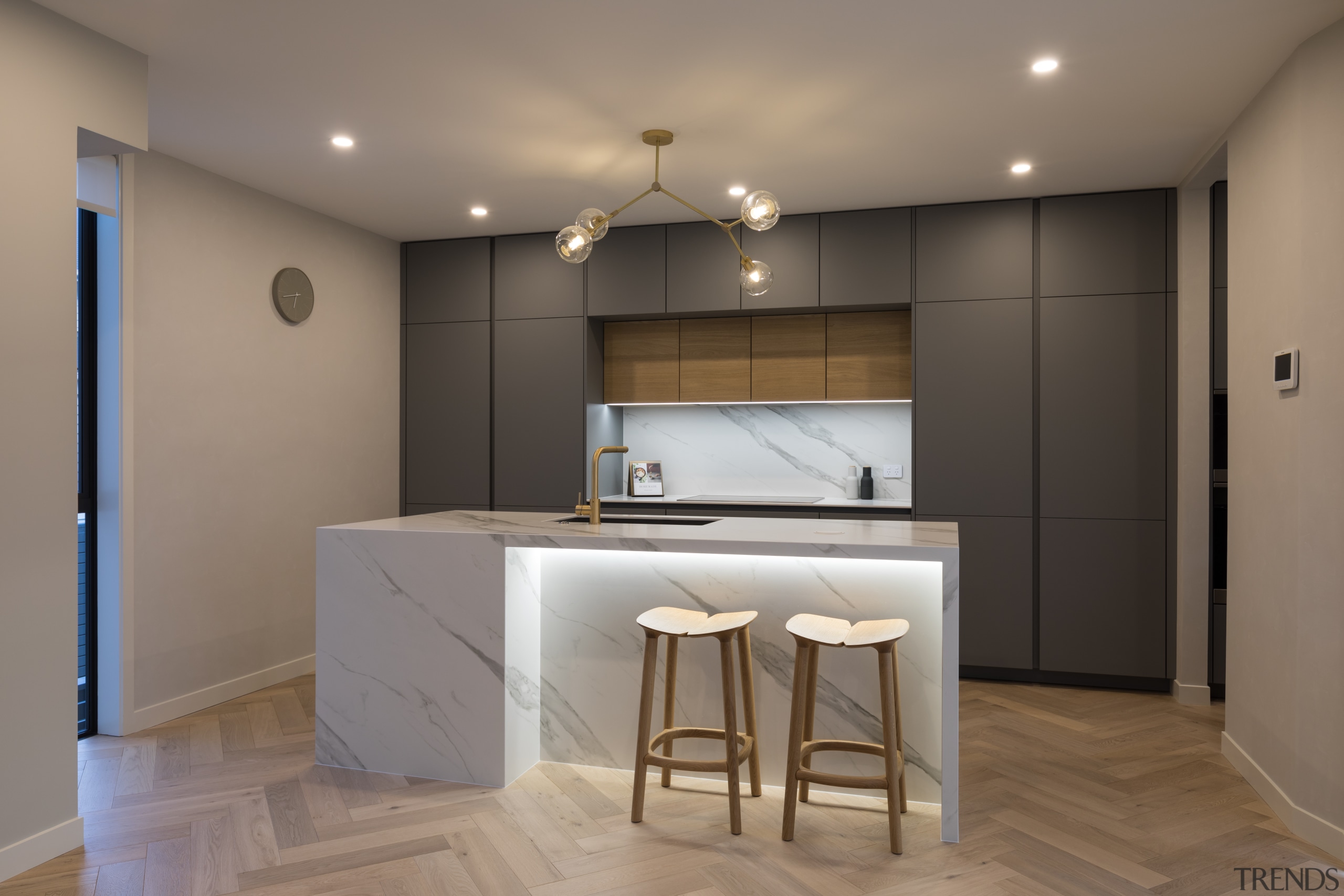 NZ3602 Lara Farmilo Akzente 490617108 01 HERO - 