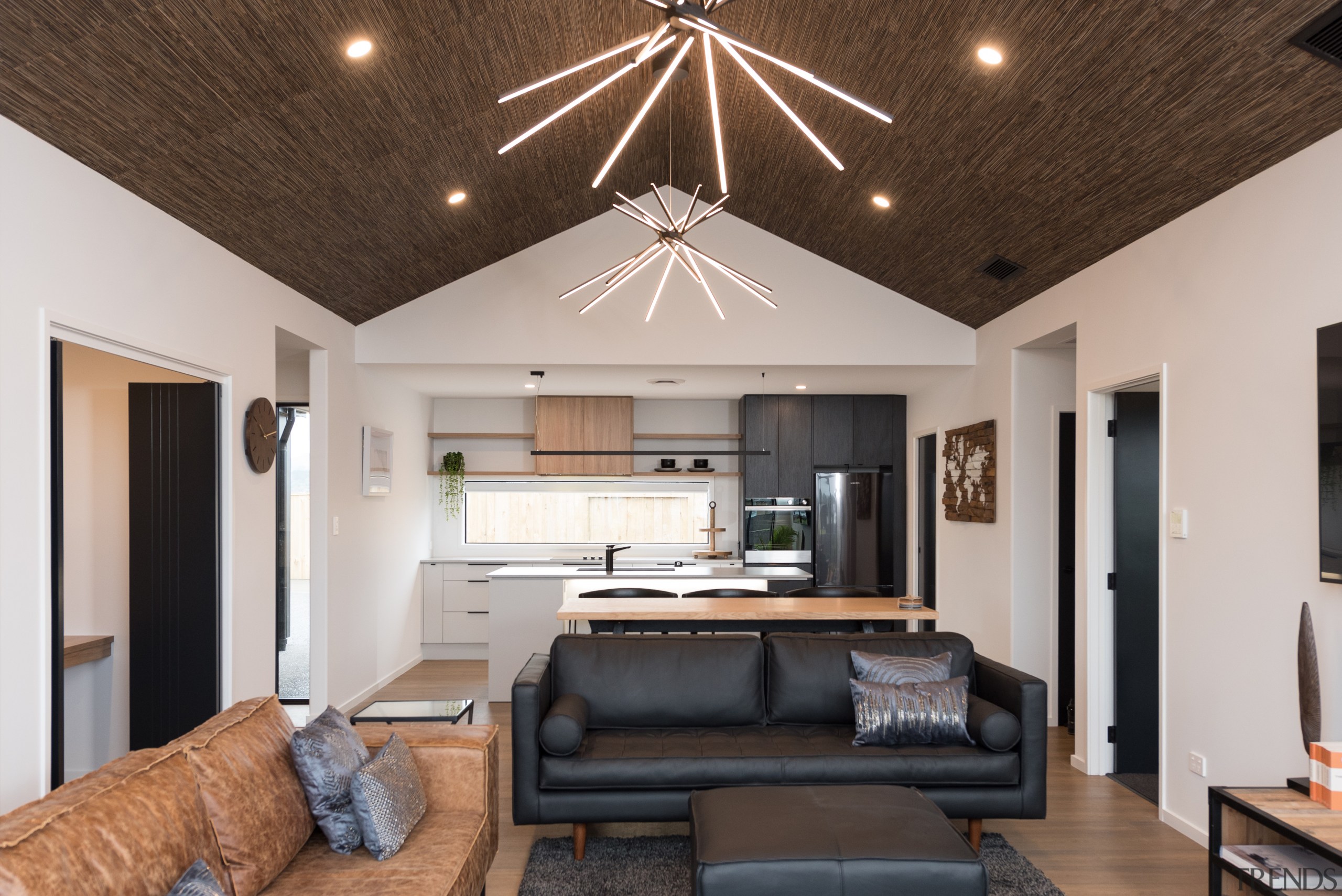 Spacious and relaxed – a barleaner table replaces 