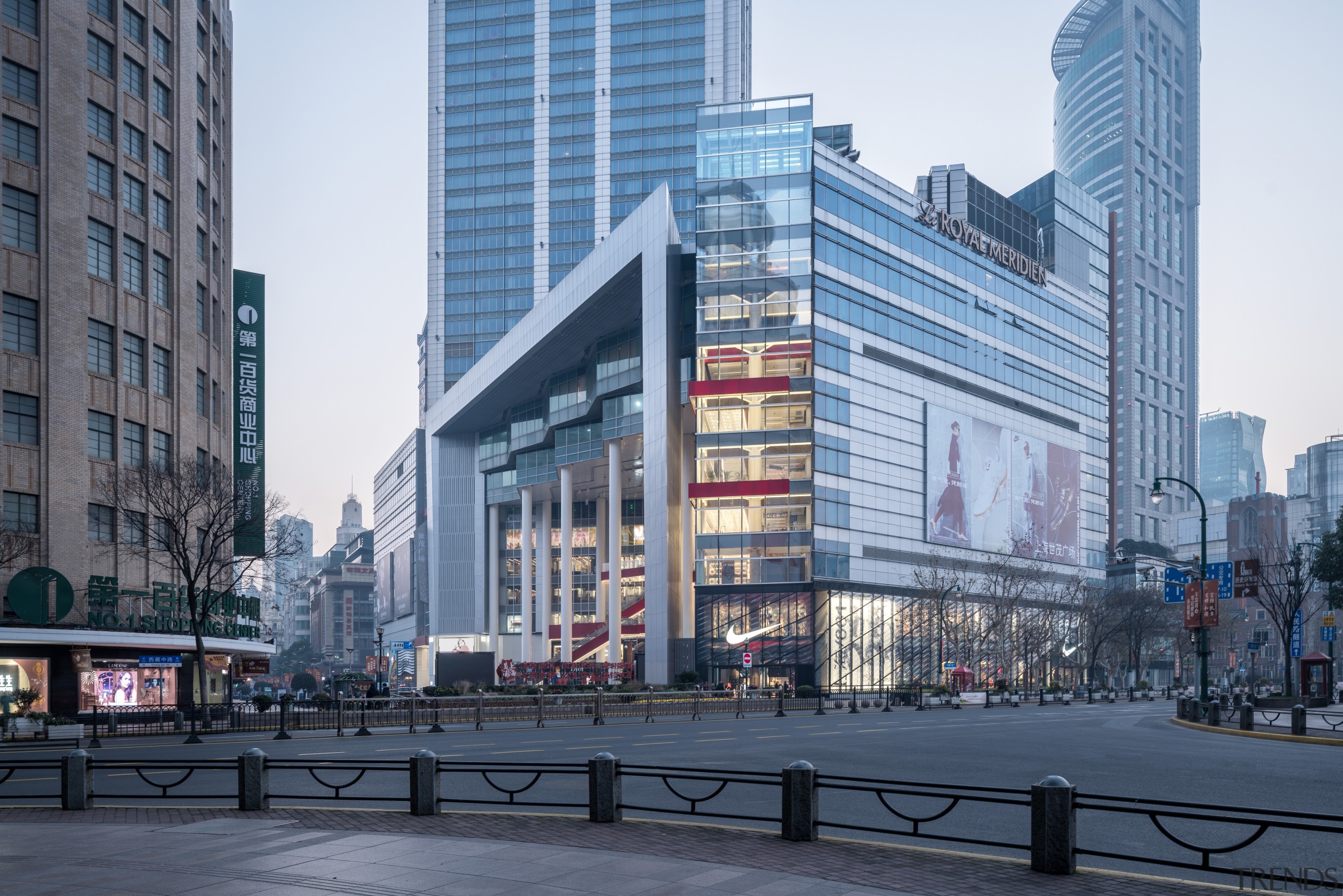 Corner shop with a difference? The now decidedly architecture, building, city, cityscape, commercial building, Shimao Festival City mall, Shanghai, Kodaistudios