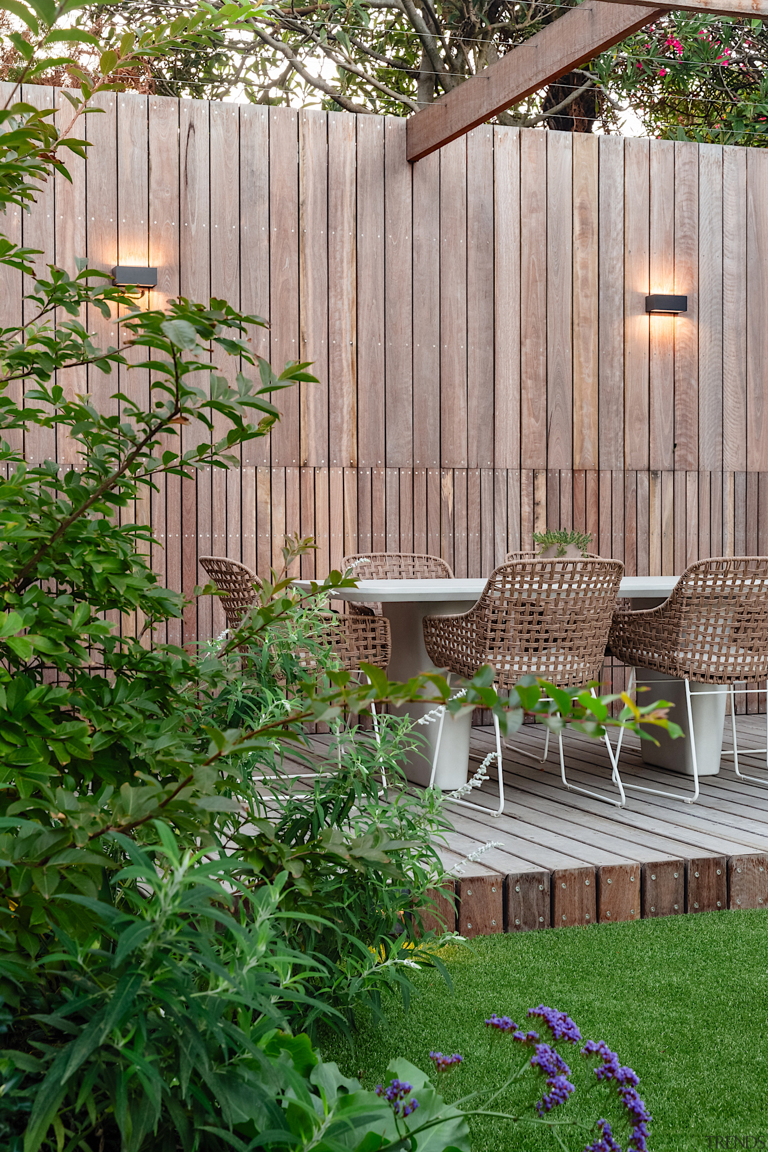 Dining area detail. - Fresh and contemporary - 