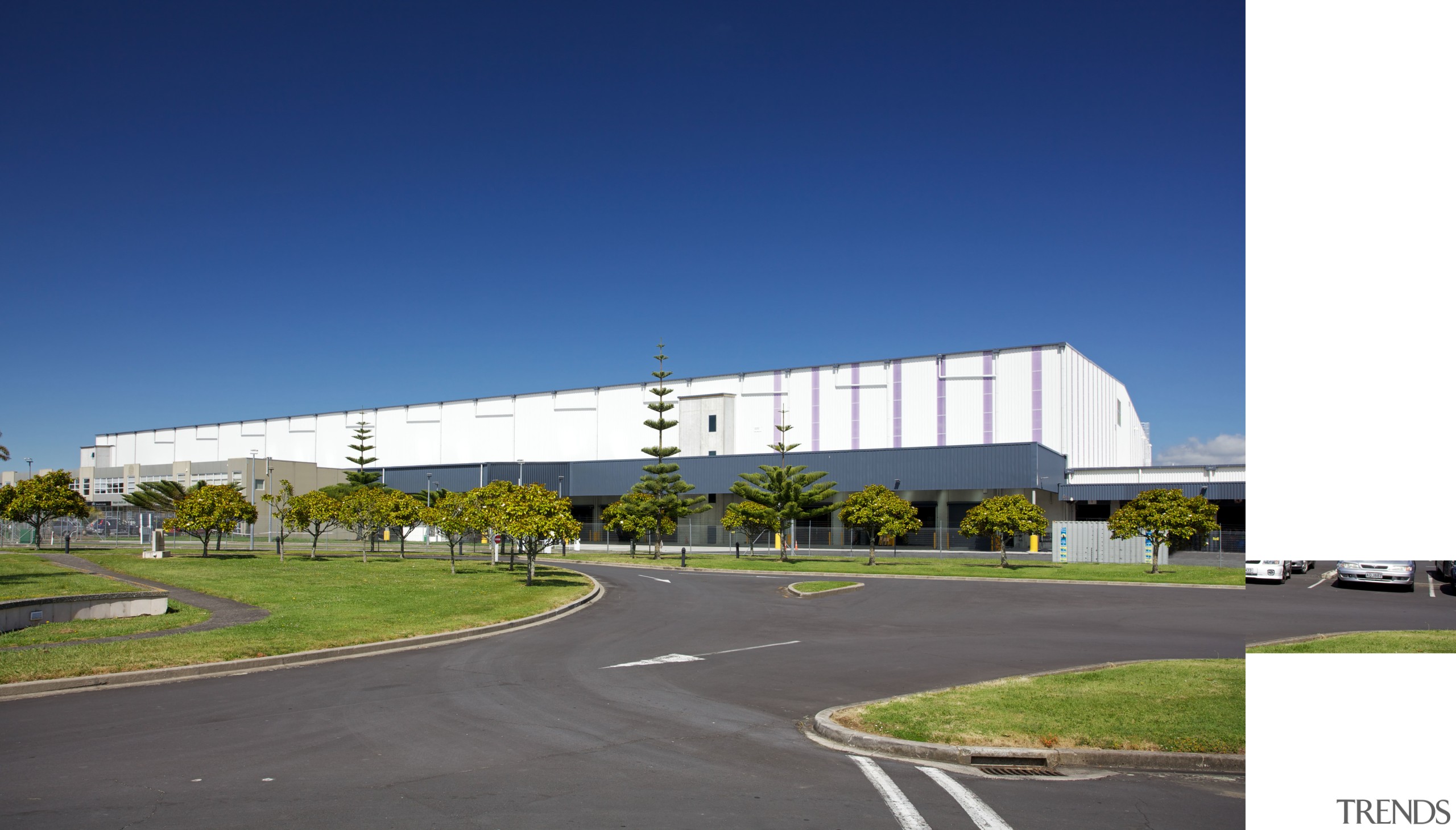 The new JPL Distribution Centre in East Tamaki architecture, commercial building, corporate headquarters, real estate, sky, structure, blue