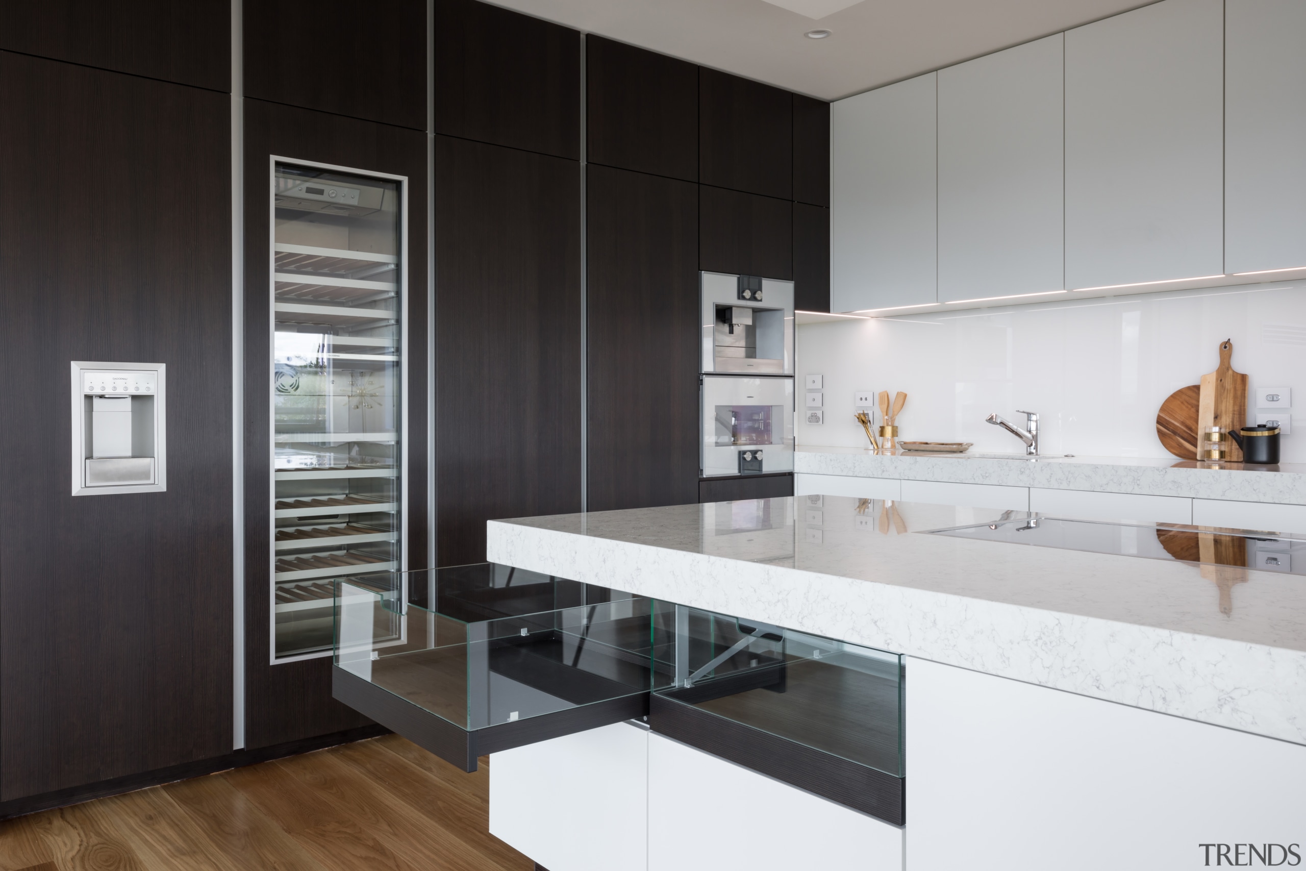 ​​​​​​​For design harmony on this kitchen, designer Lara architecture, cabinetry, countertop, benchtop, Ceasarstone, floor, flooring, kitchen, white, Akzente, Lara Farmilo, Poggenpohl