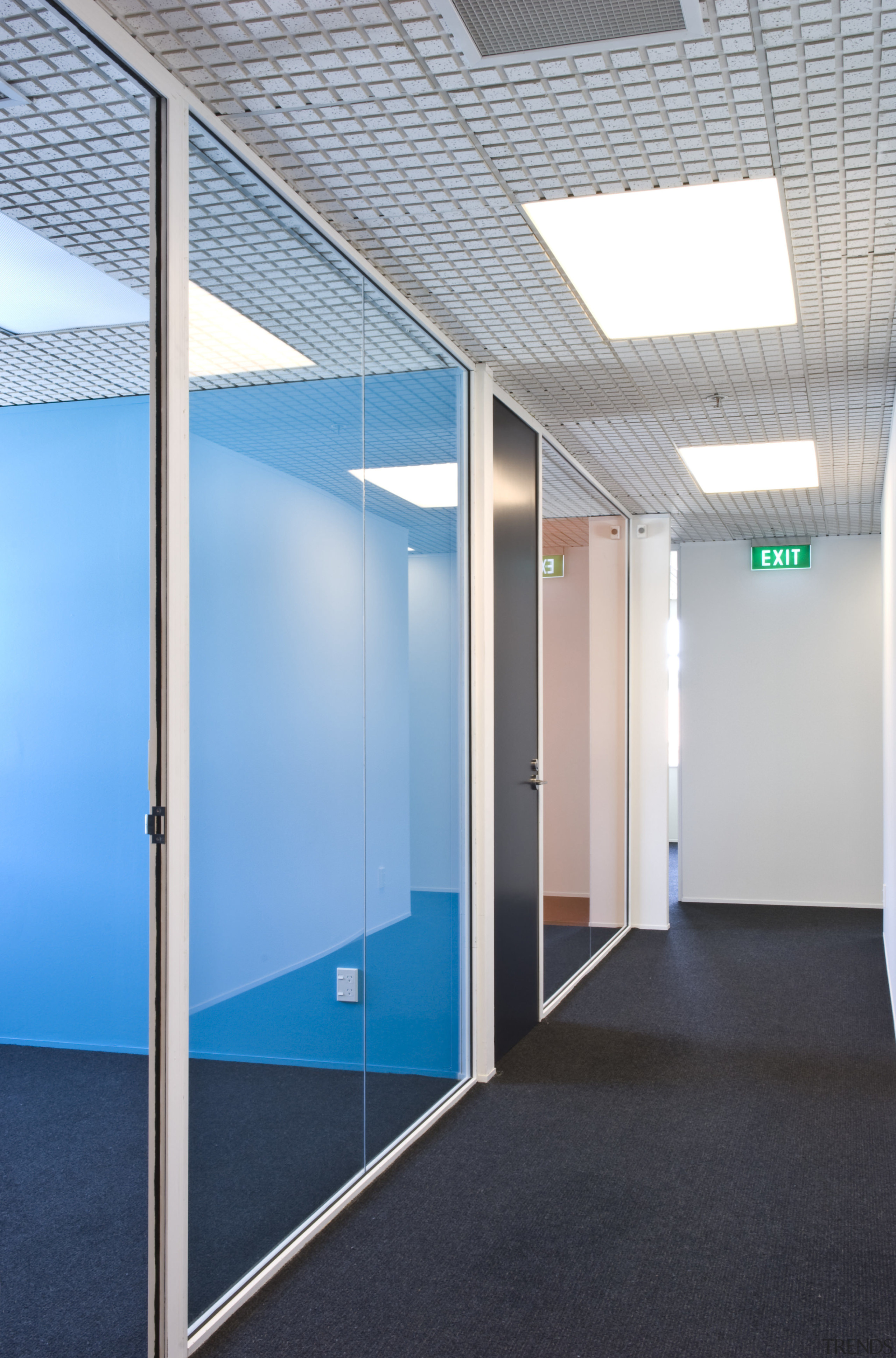 For an atmosphere conducive to effective learning, the architecture, ceiling, daylighting, floor, glass, interior design, office, wall, gray