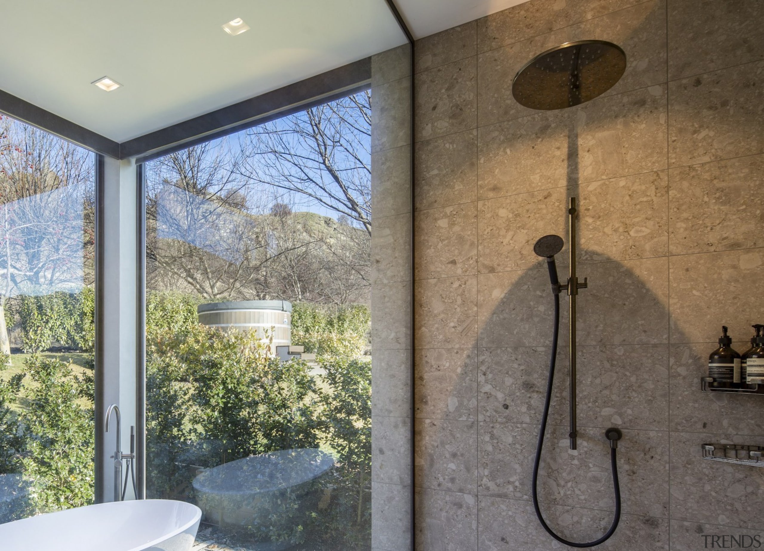 This bathroom responds to its natural setting in 