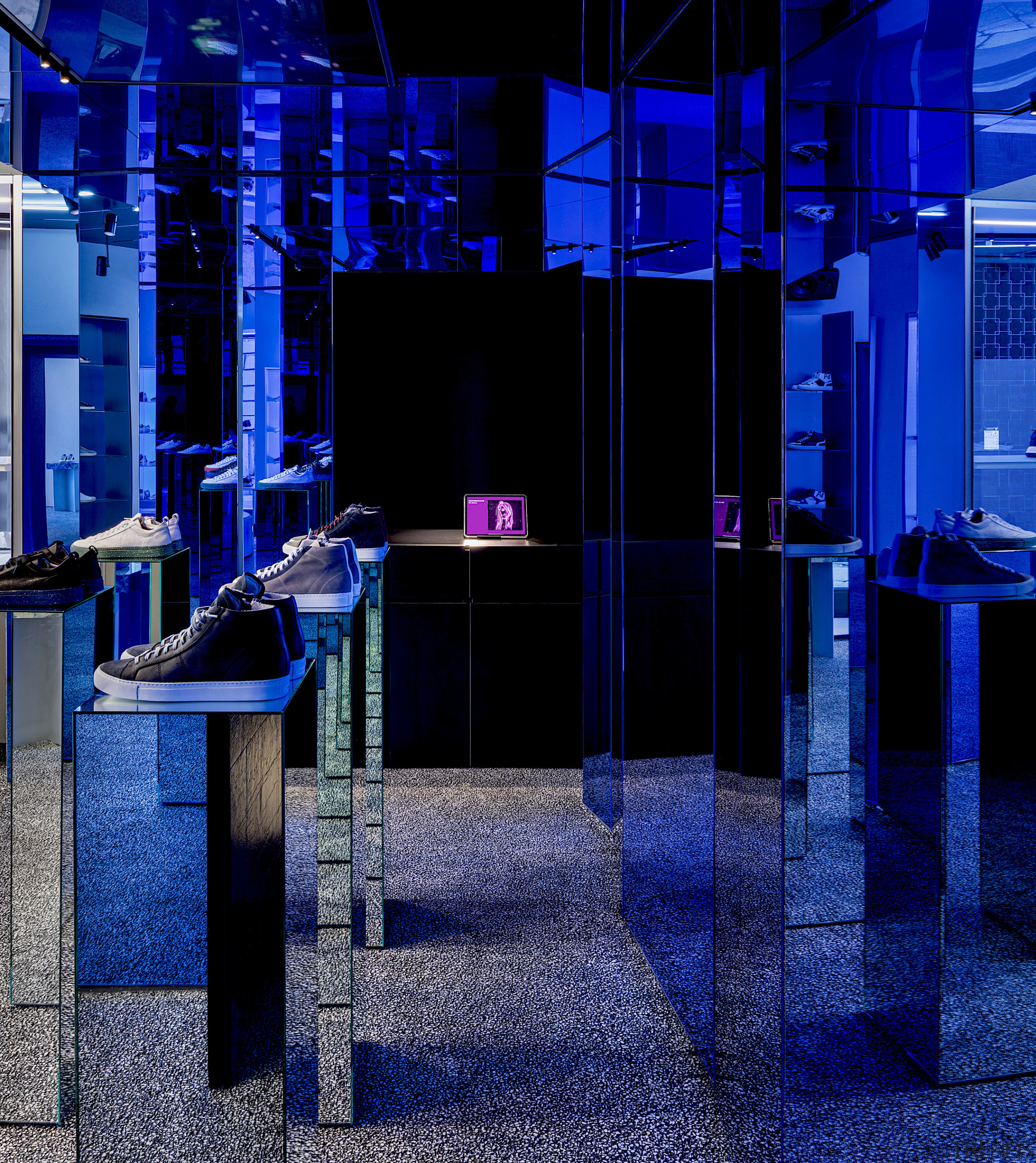 The new P448 shoe store by architects Piuarch blue, black