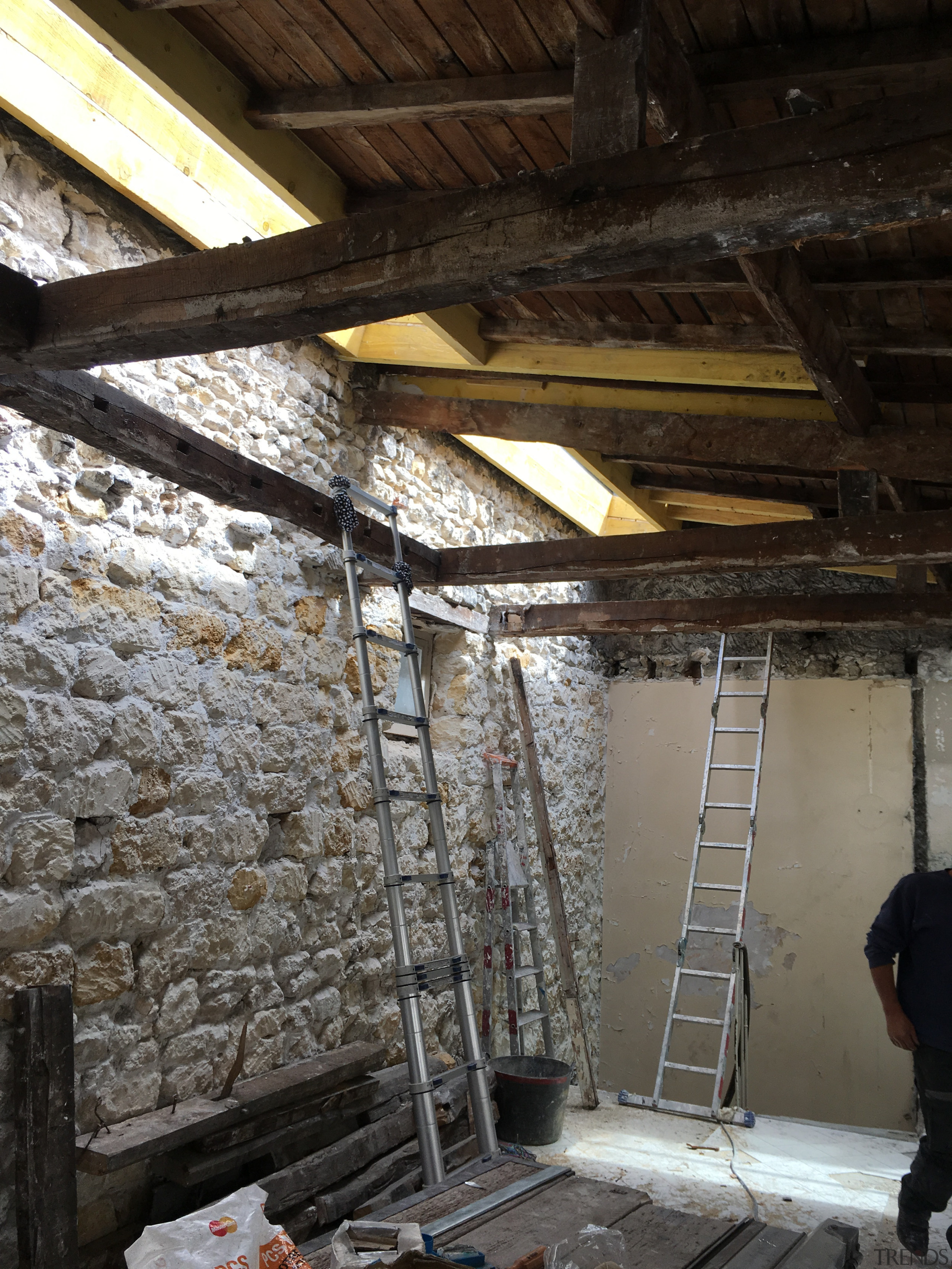 Before shot - beam | building | building beam, building, building insulation, ceiling, room, wall, black, gray