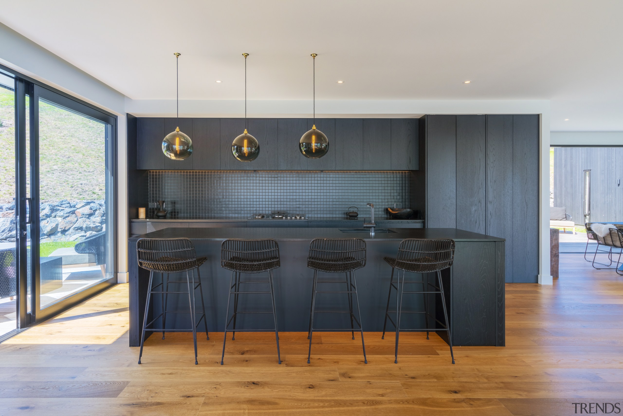 ​​​​​​​Dark, modern and decidedly minimalist, this kitchen aesthetic 