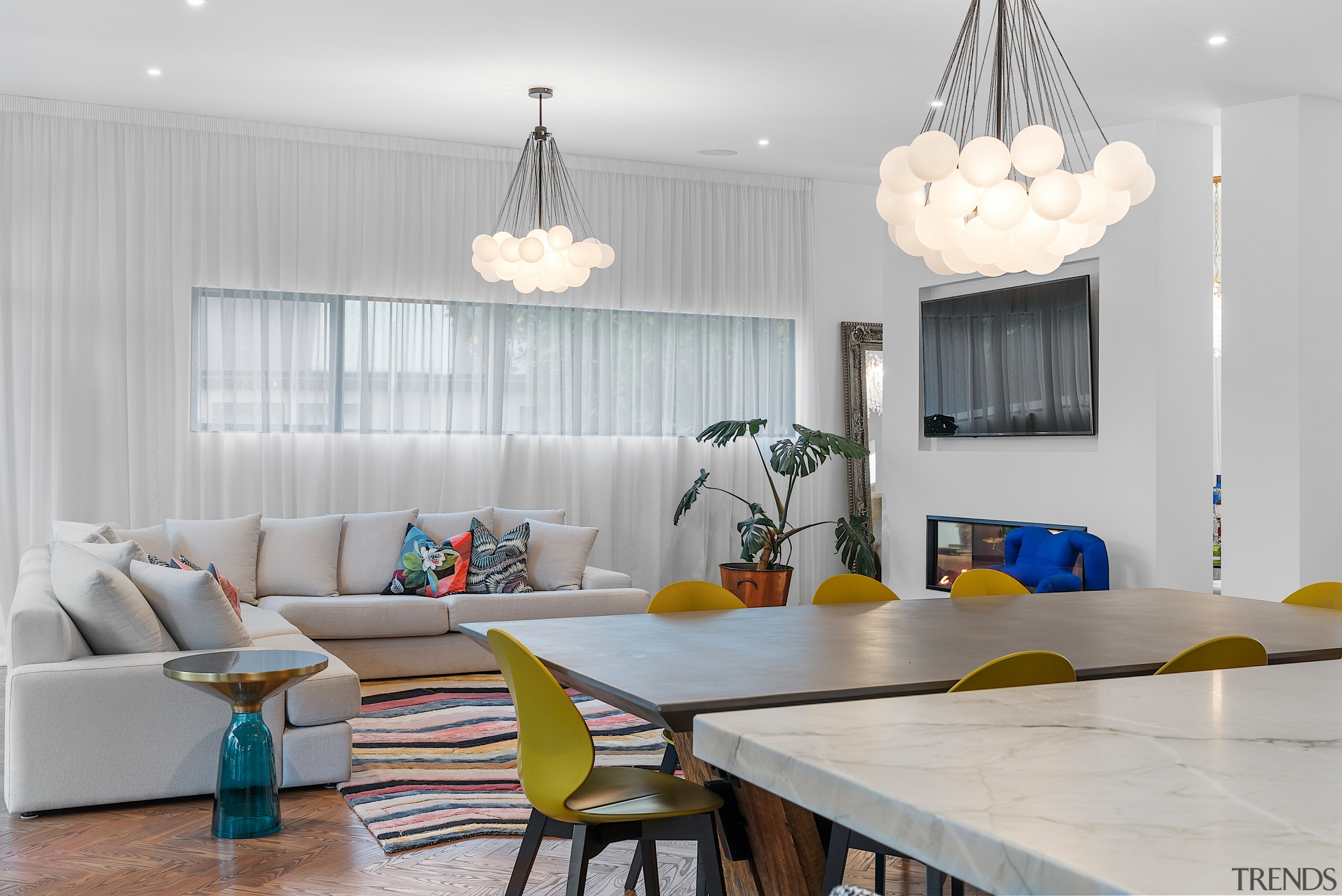 Kitchen, dining and living flow together. - Wonder 