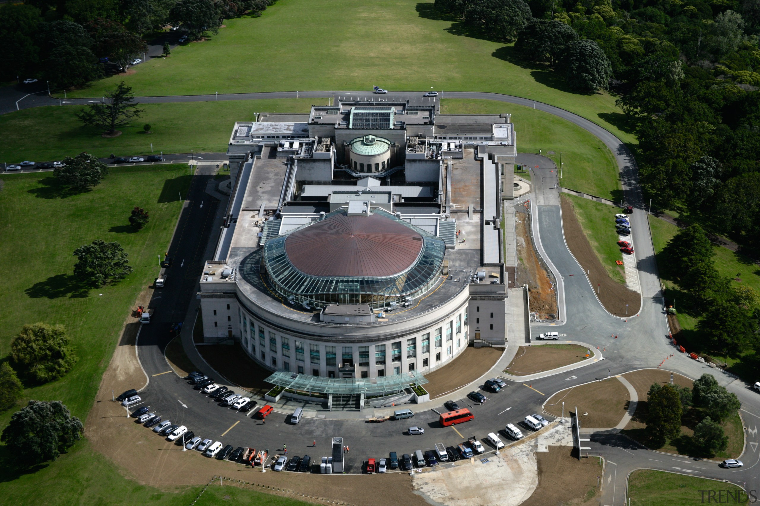 The Auckland War Memorial Museum, inaugurated in 1929, aerial photography, bird's eye view, city, brown, black, gray