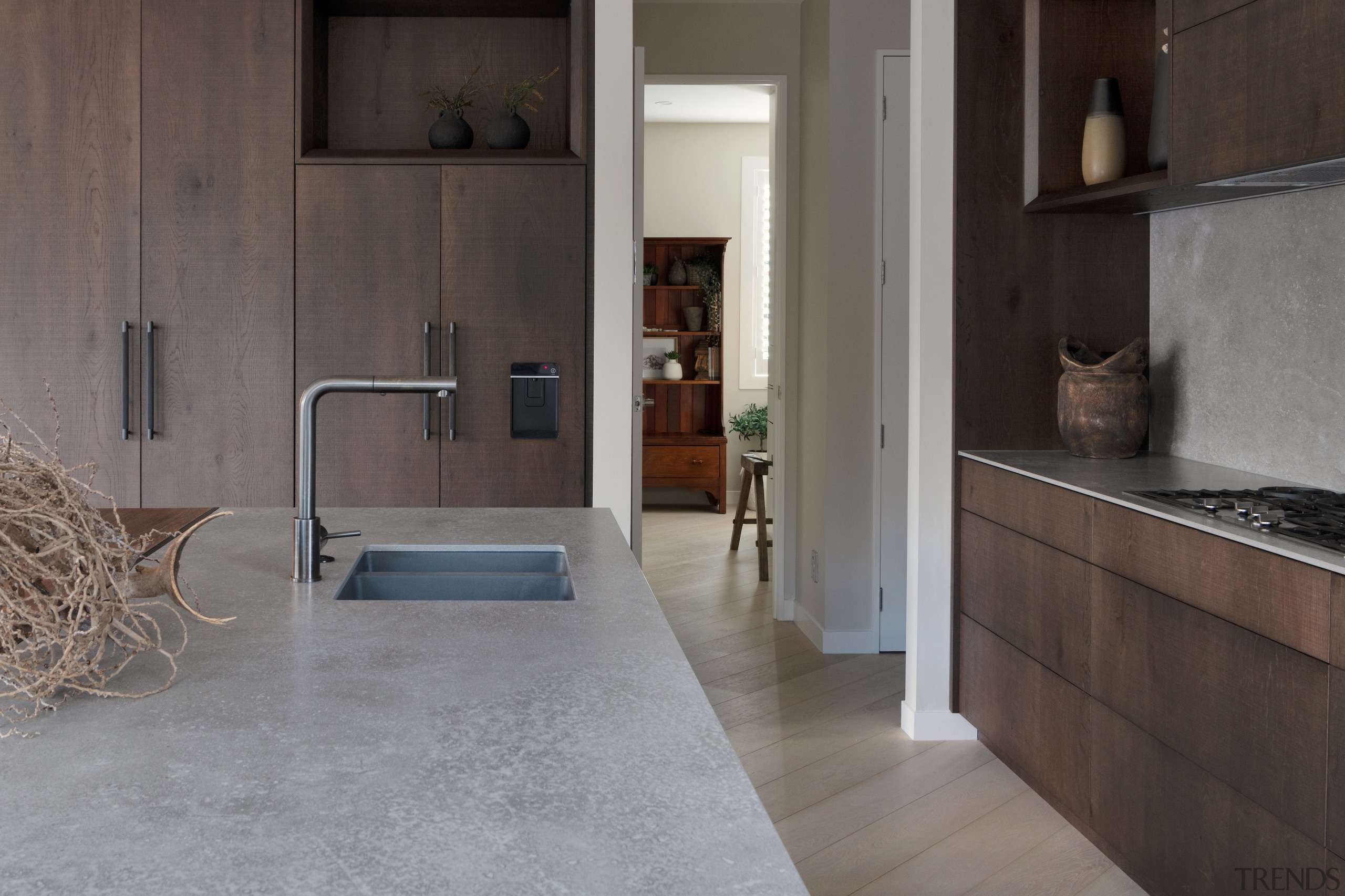 Kitchen floor detail. - Rustic dovetails refinement - 