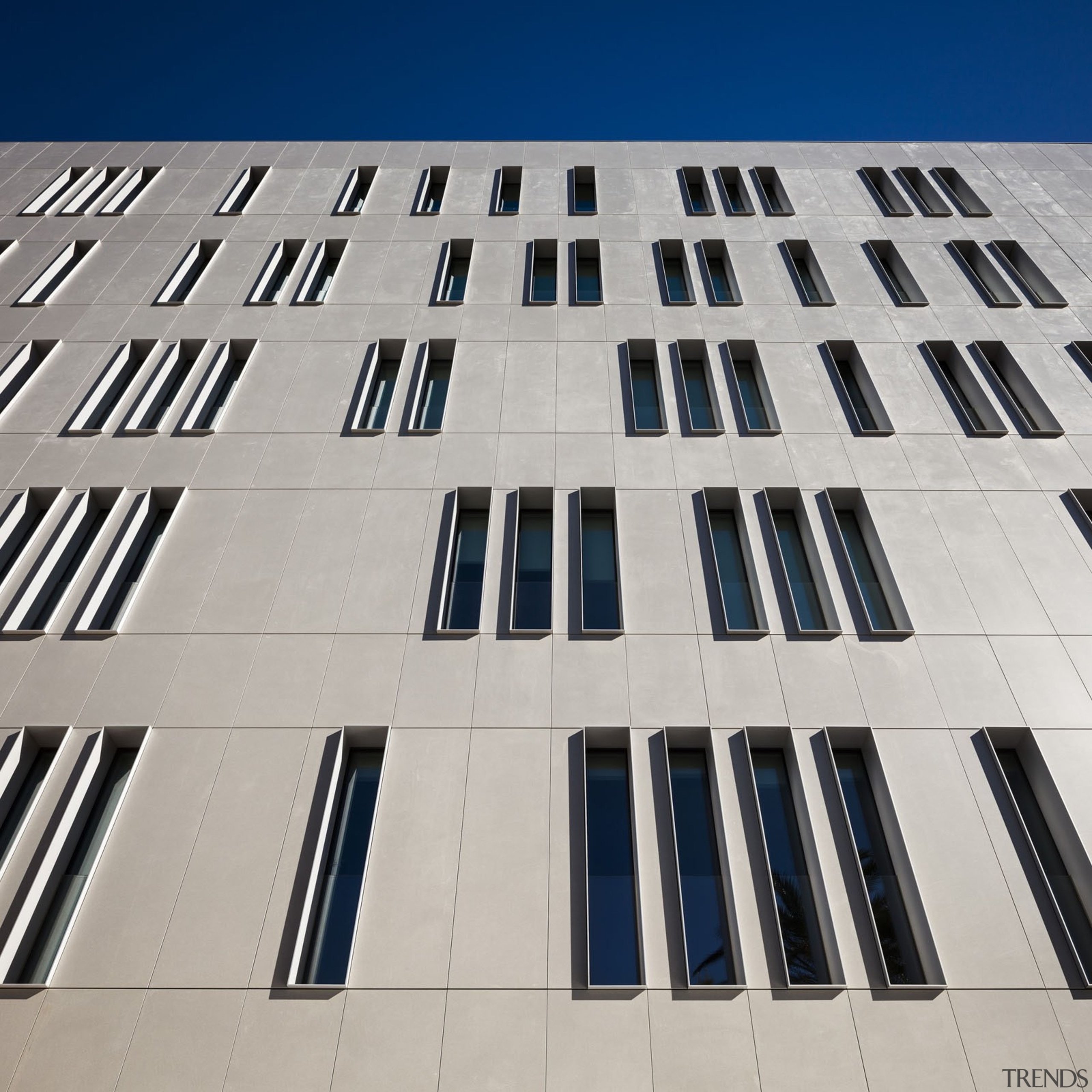 Fachada edificio Cajamar - Dekton Sirocco 3 architecture, building, commercial building, condominium, corporate headquarters, daylighting, daytime, facade, landmark, line, symmetry, gray