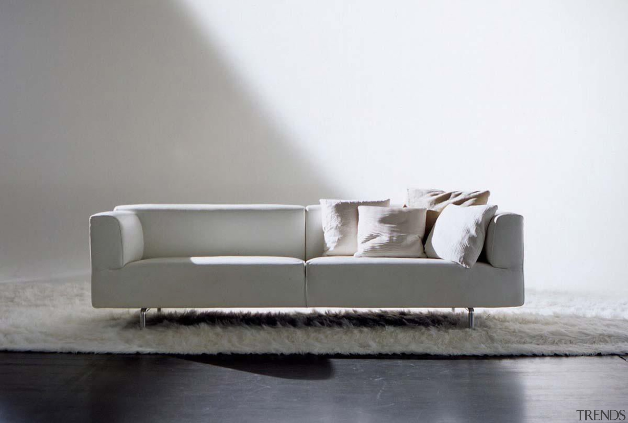 cassinalissonimetsofainstu8.jpg - cassinalissonimetsofainstu8.jpg - angle | chaise longue angle, chaise longue, couch, furniture, interior design, loveseat, product design, sofa bed, studio couch, table, gray, white