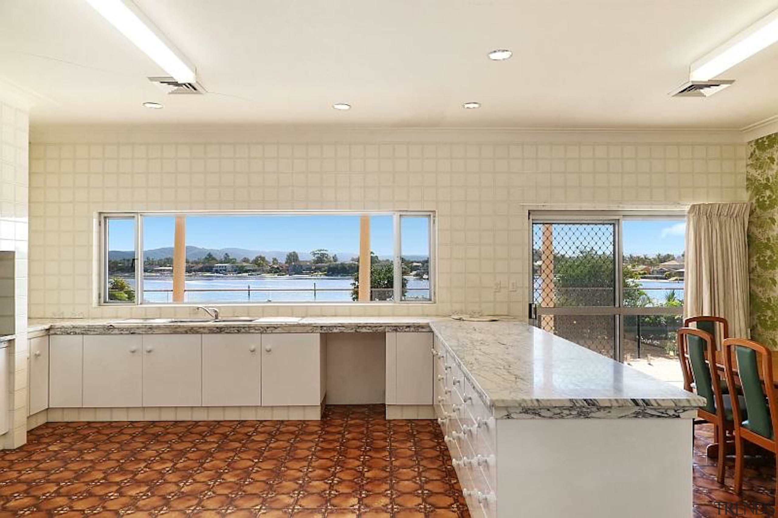 The before kitchen. - From dysfunctional to delightful 