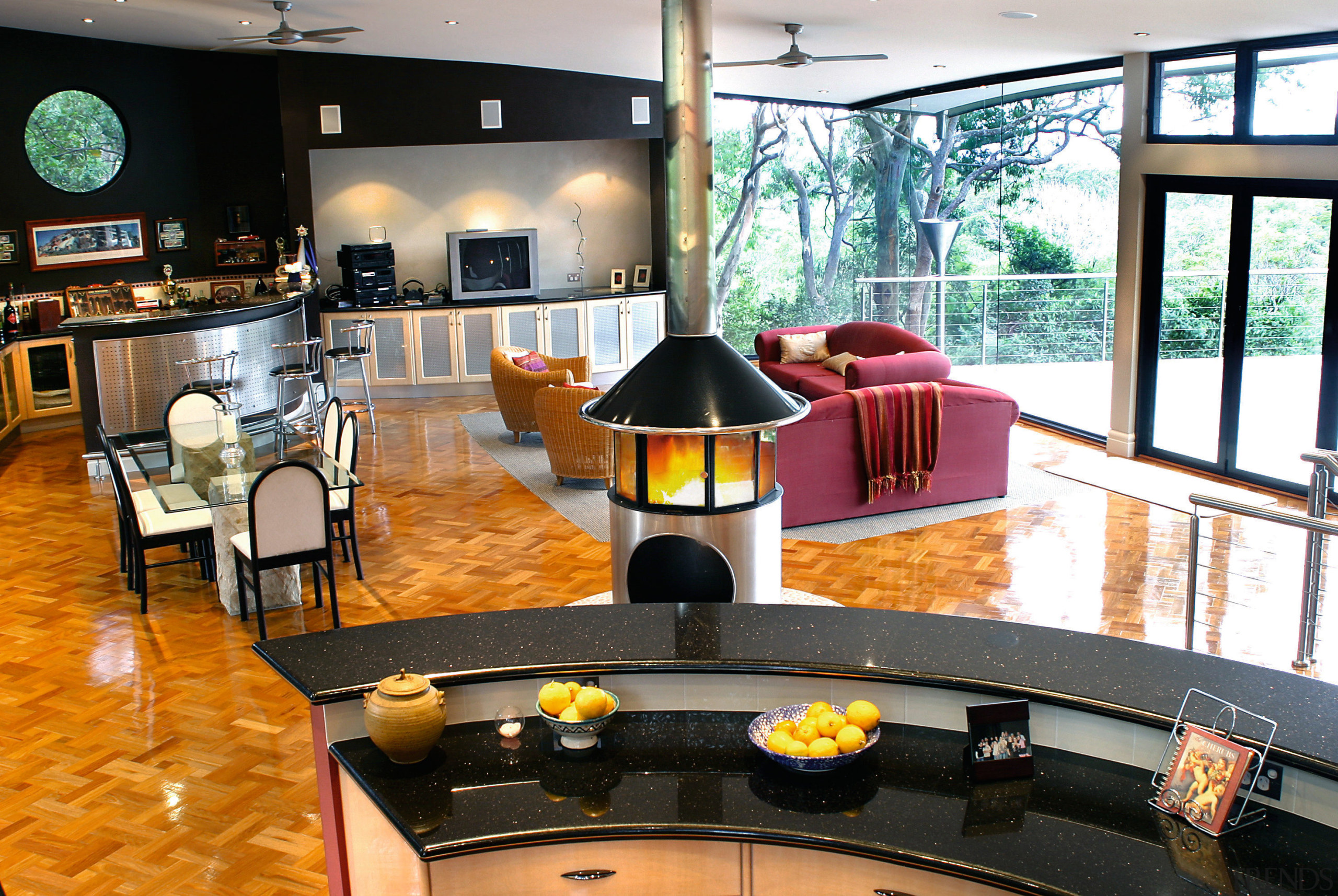 view from the kitchen looking into the entertainment interior design, restaurant, black