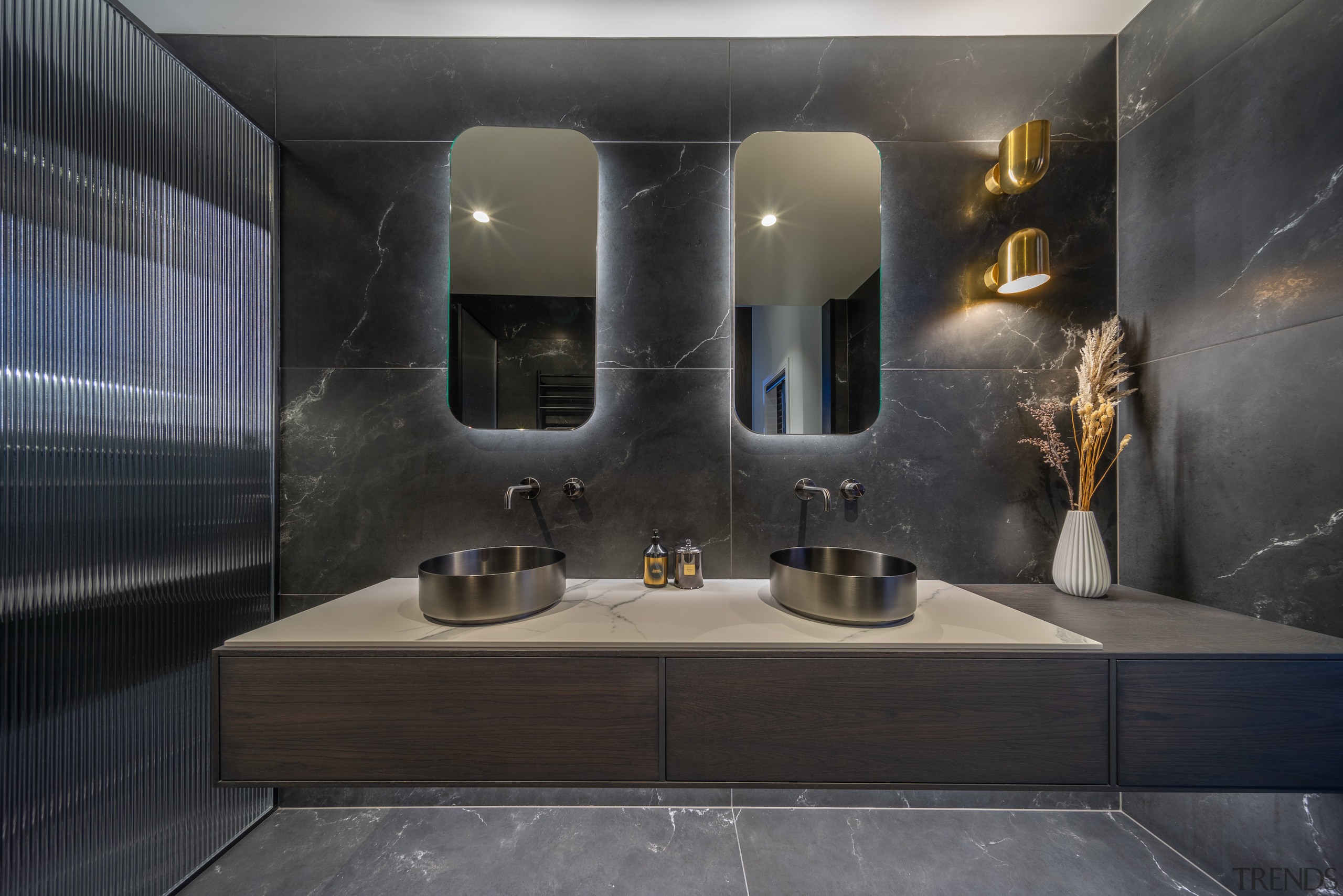 The design of this crisp and clean-lined ensuite 