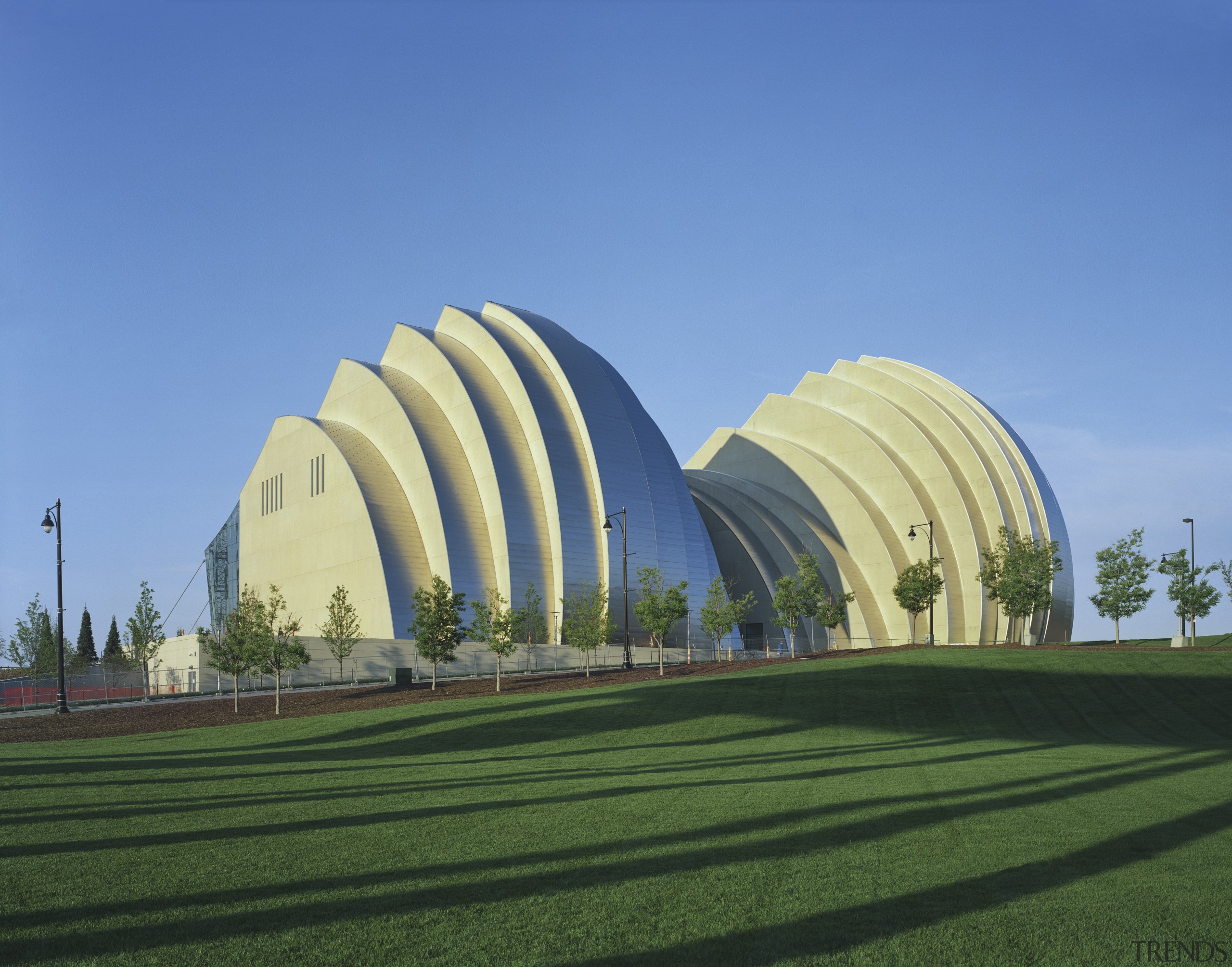 The Kauffman Center for the Performing Arts in arch, architecture, biome, daytime, grass, landmark, sky, teal, green