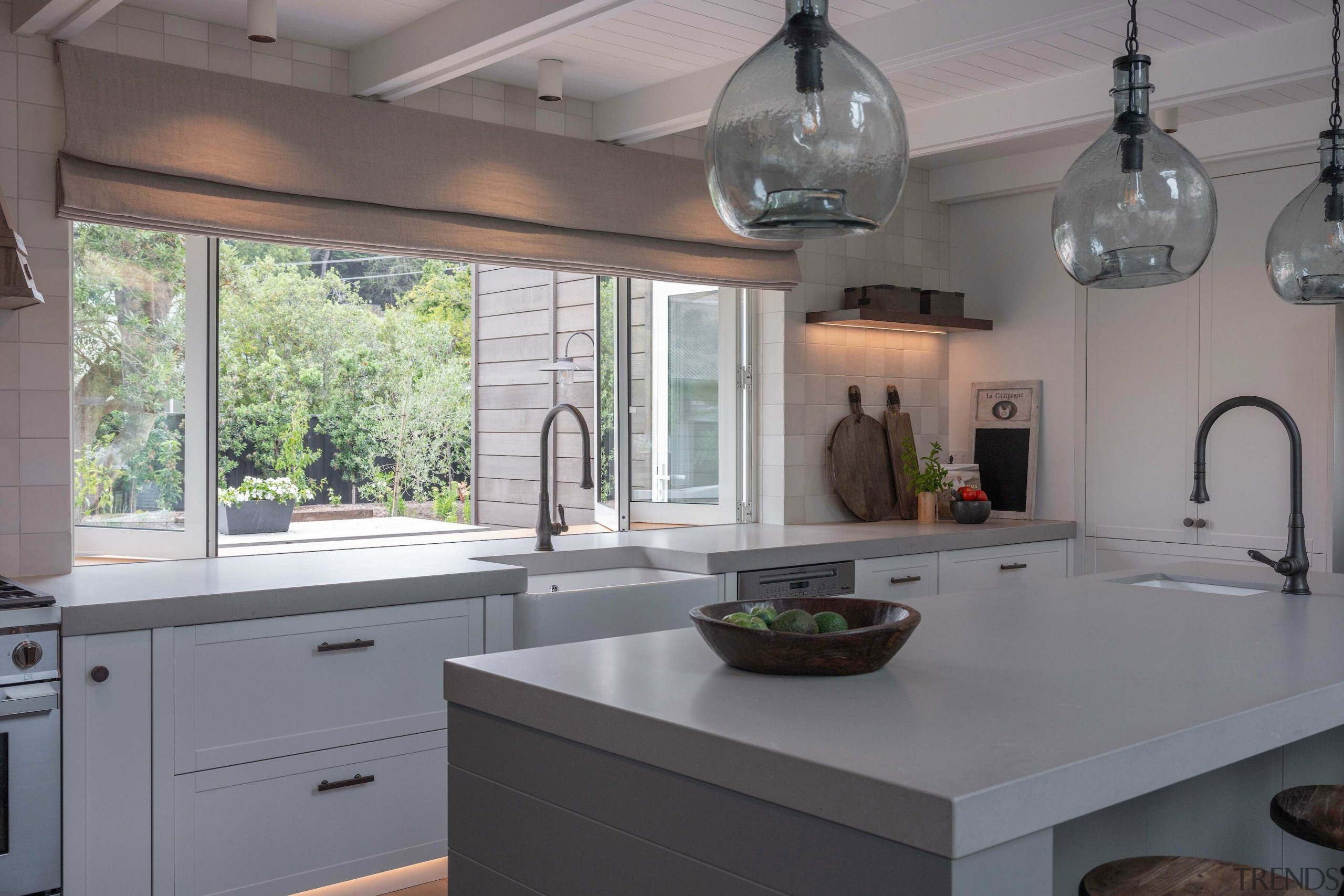 Kitchen/morning courtyard. - French accent by the sea 