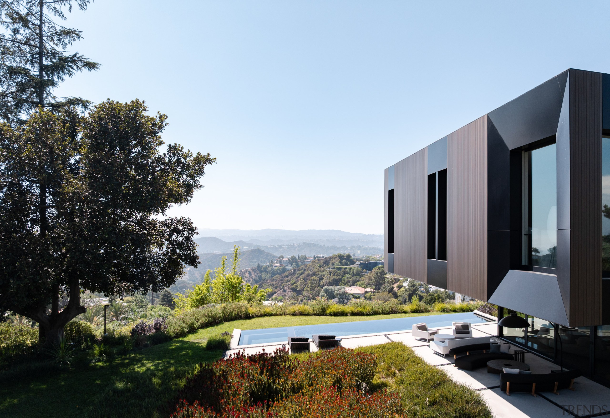 The landscape, pool included, follows the logic of 