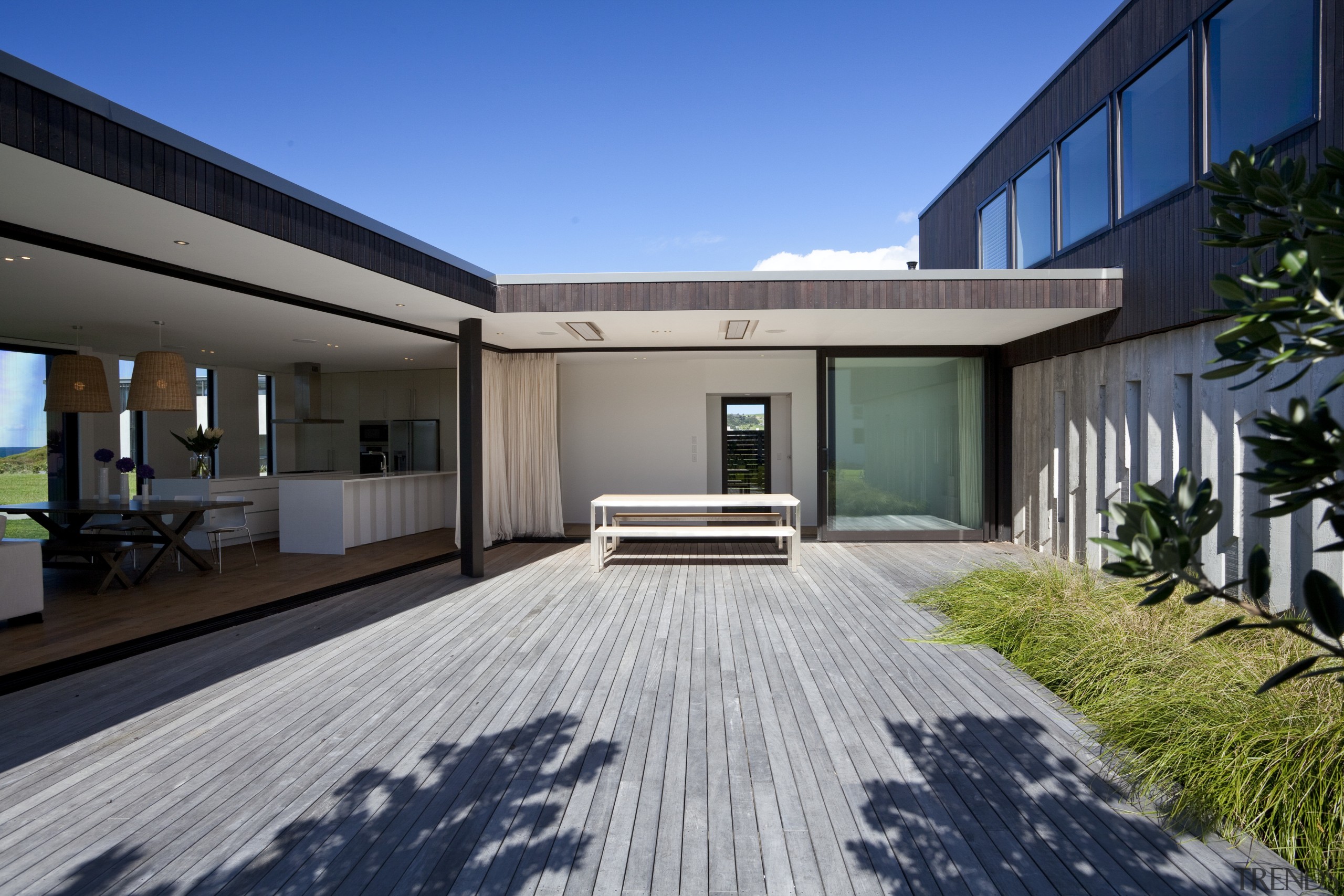 Ponting Fitzgerald-designed beach house - Ponting Fitzgerald-designed beach architecture, courtyard, estate, facade, home, house, interior design, property, real estate, roof, villa, window, gray