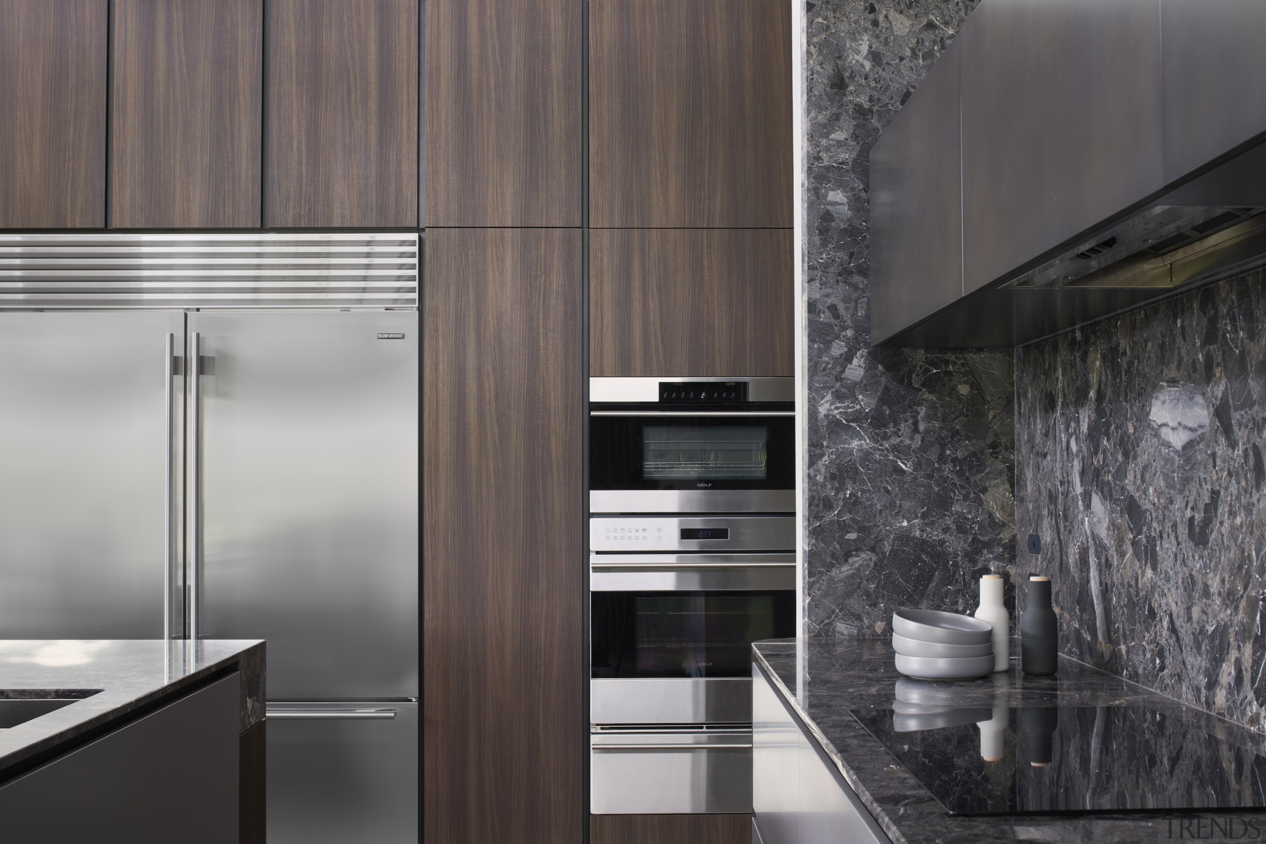 Wood-look finish, stone surfaces and stainless steel appliances 