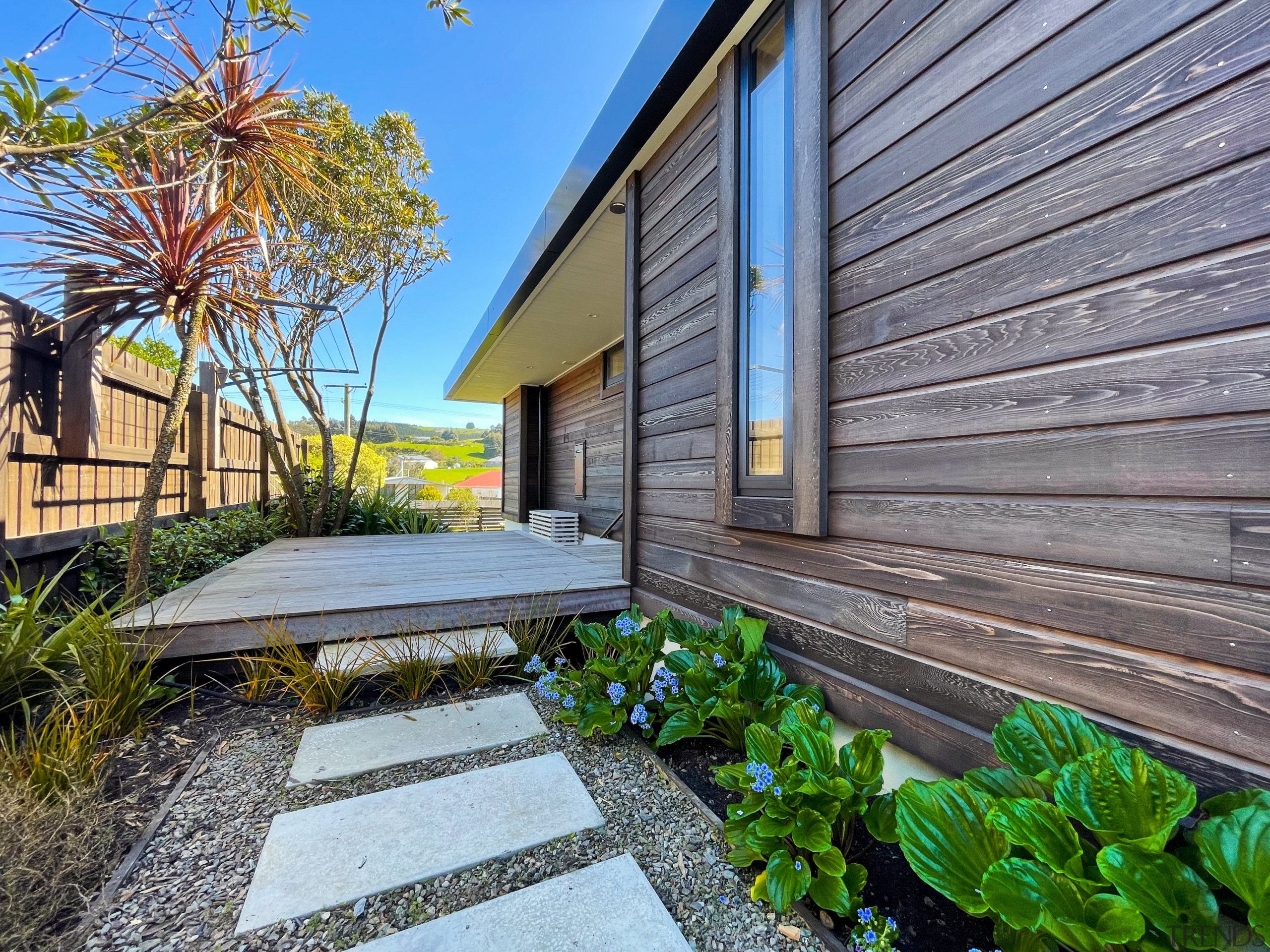 Plantings, pavers and side deck. - Sea breeze 