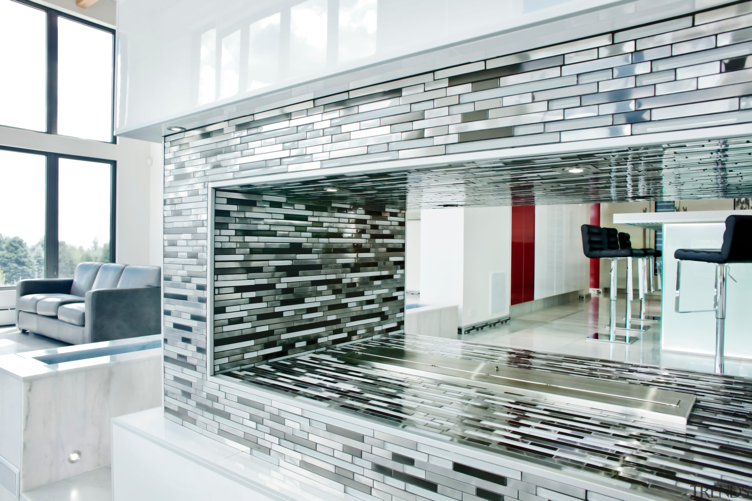 Reflective finger mosaics make quite a splash and 