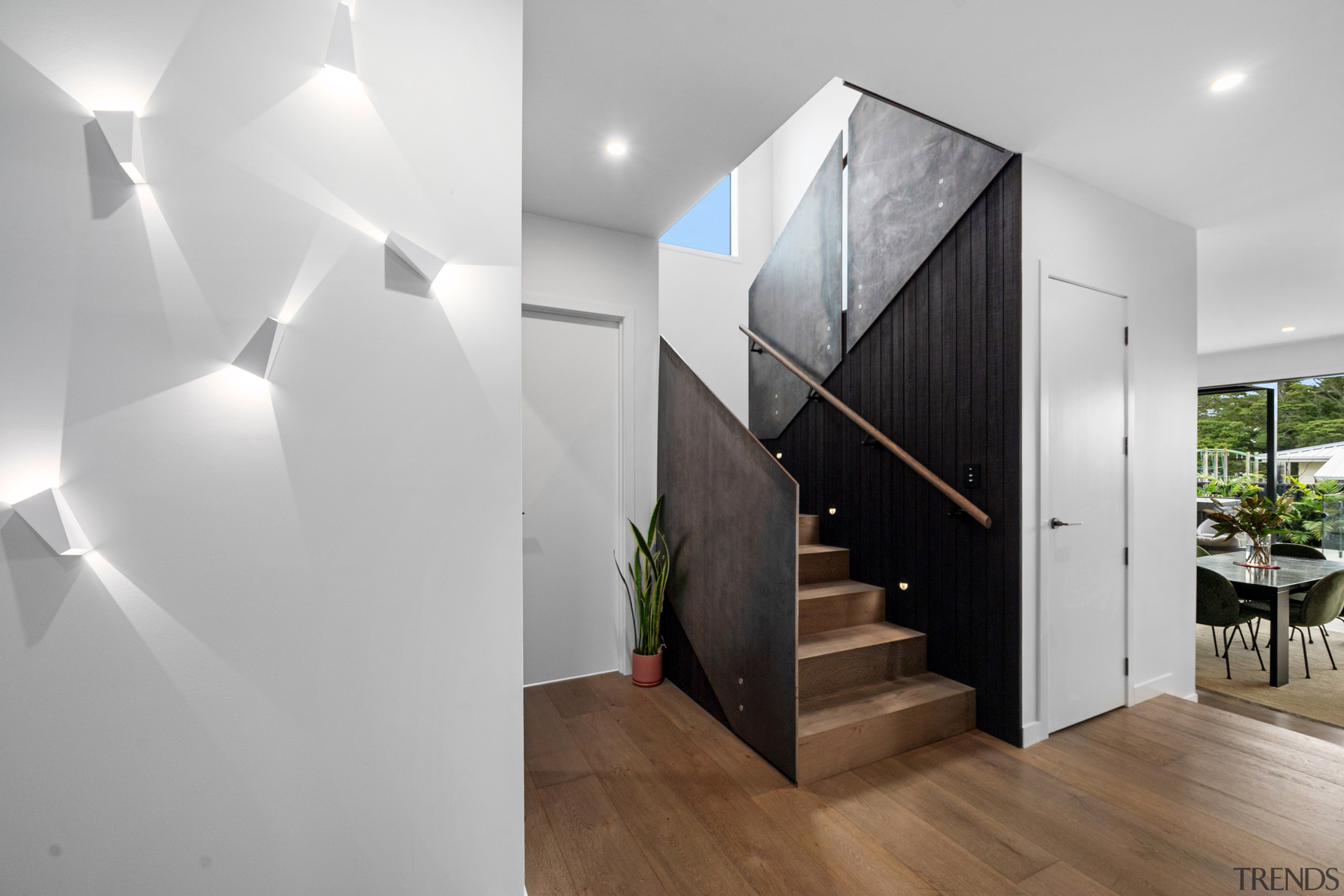 Eye-catching wall lights to the left and feature 