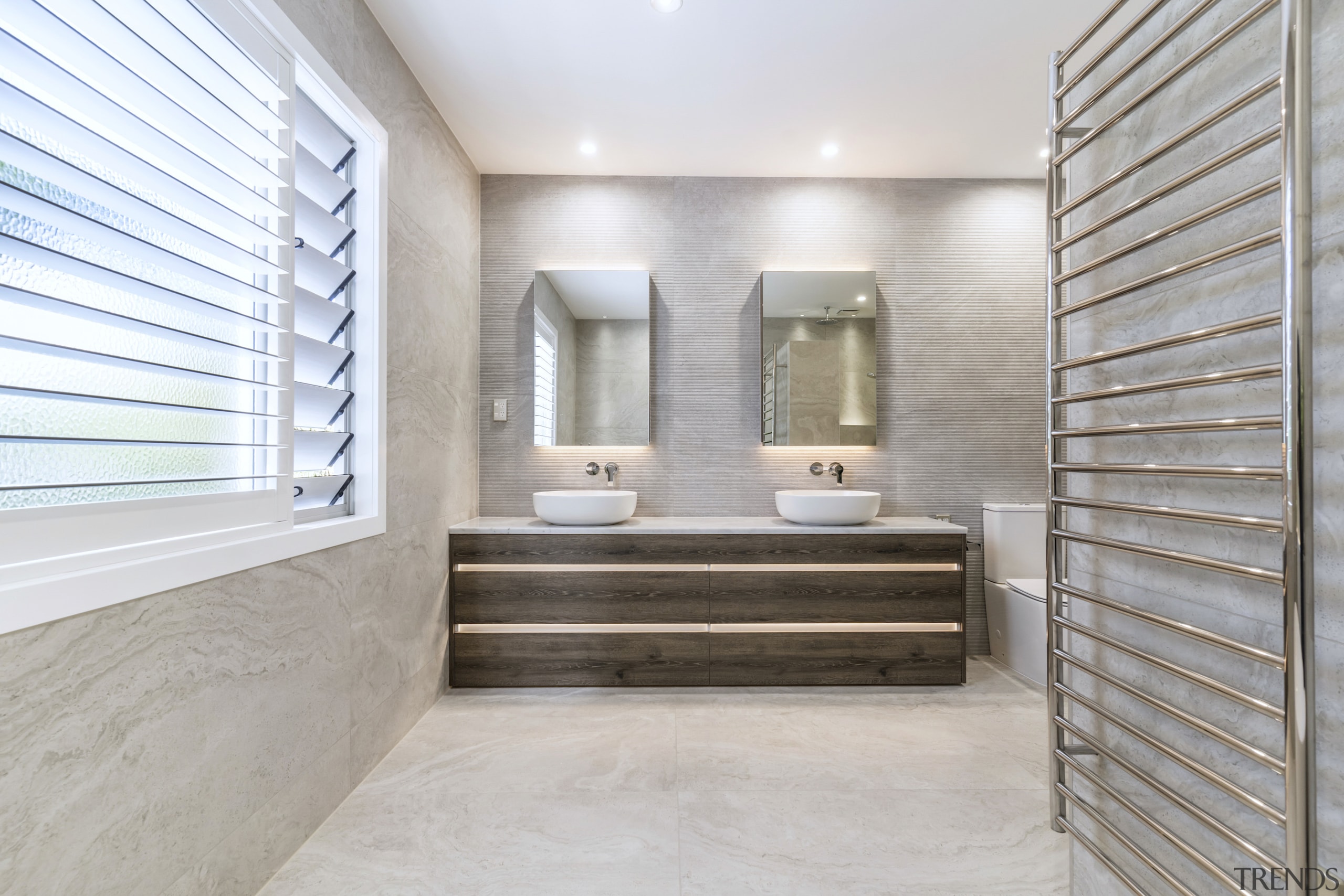 The double vanity – long view. - Easy 