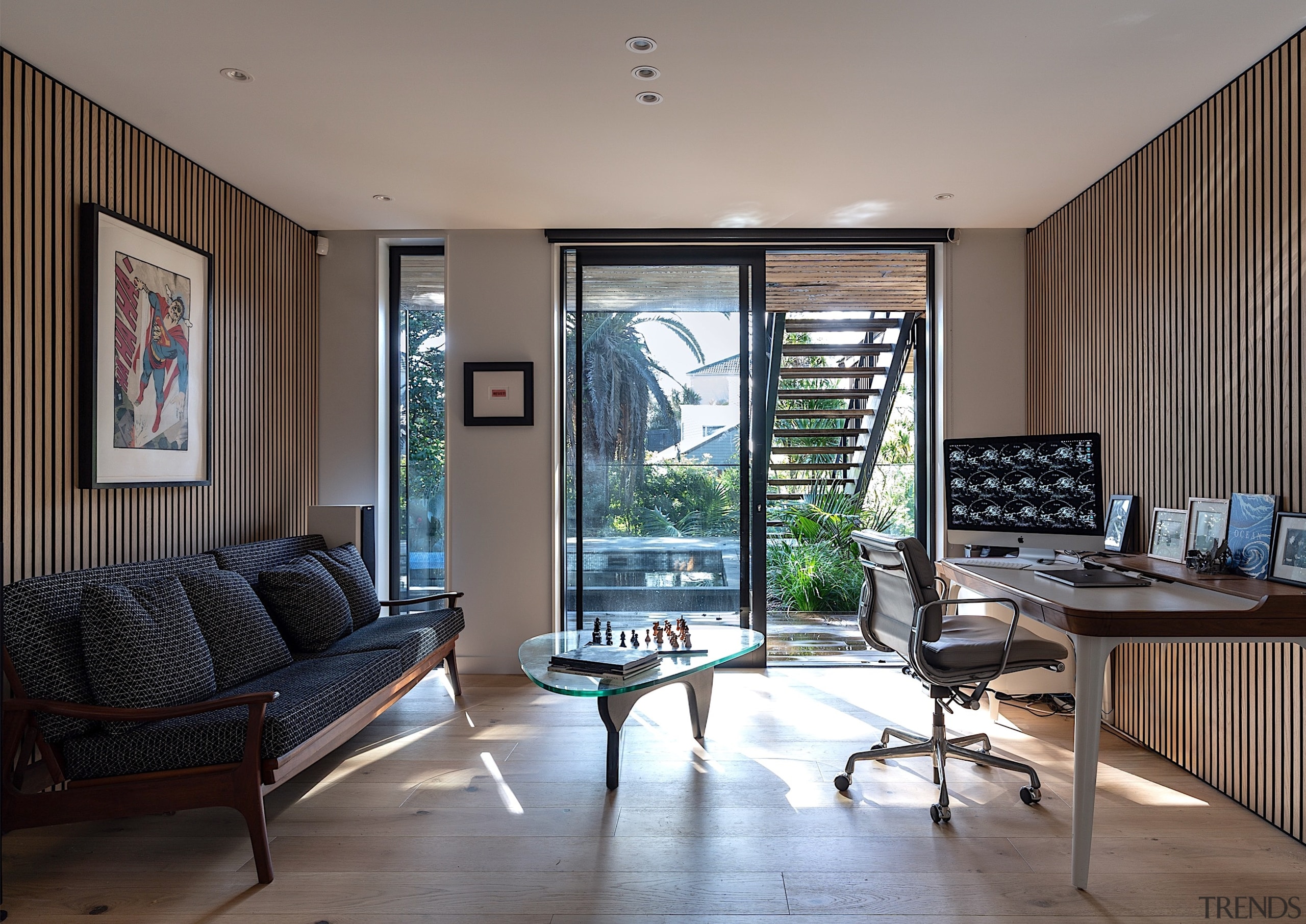 Spacious office on the quiet ground floor with 