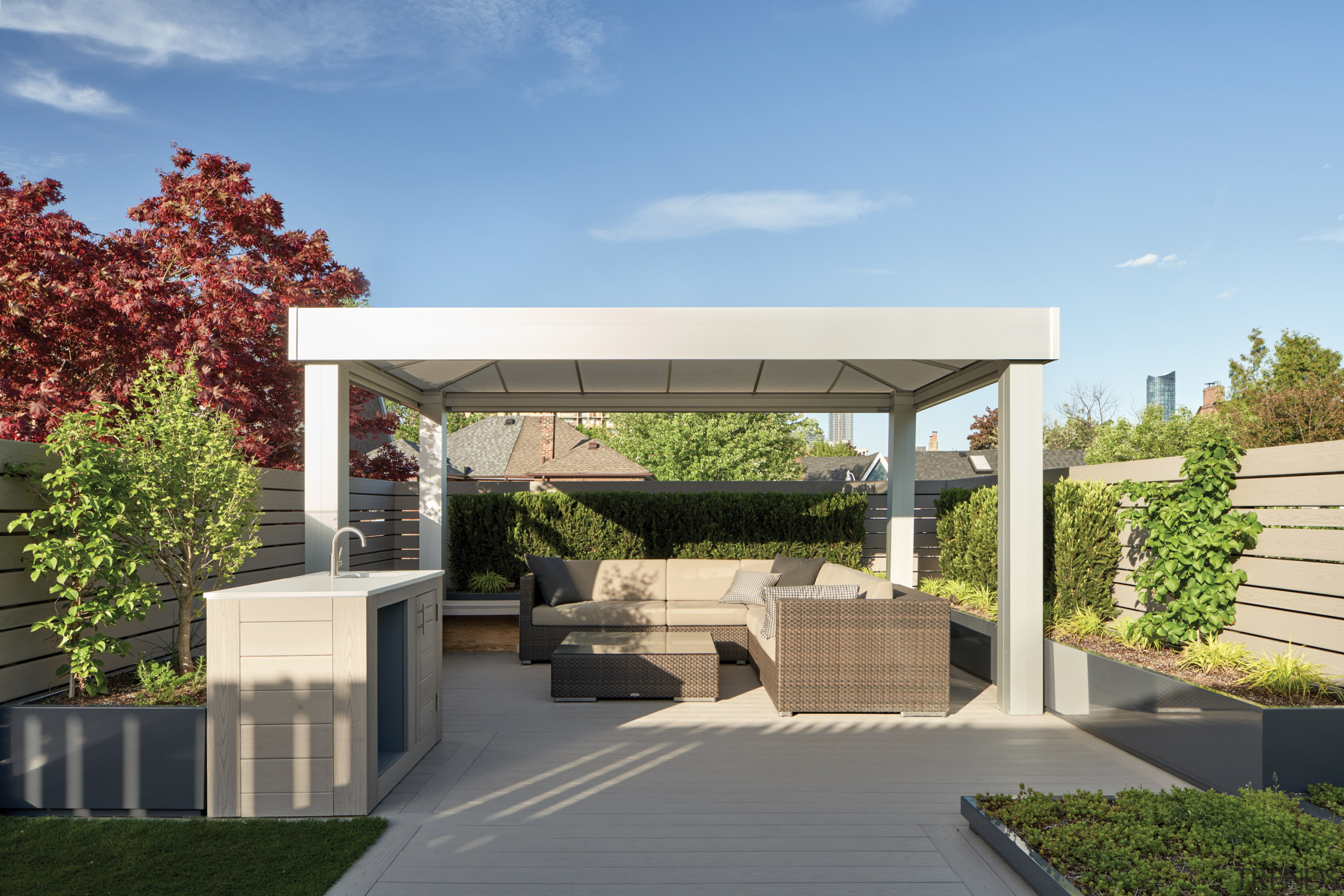 The home's private rooftop terrace. - Carriage house 