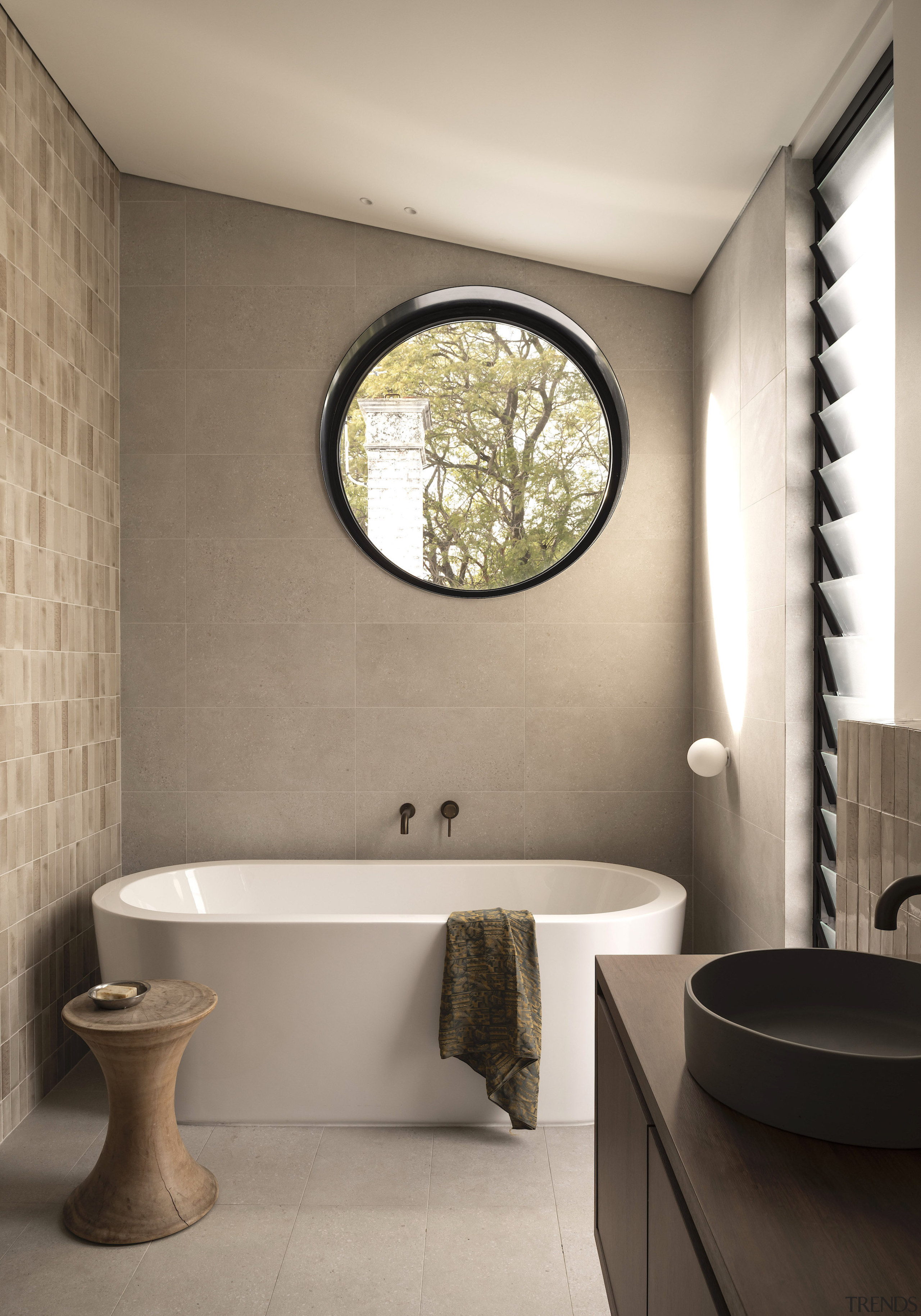 Freestanding tub in master ensuite. - Relaxed liveability 