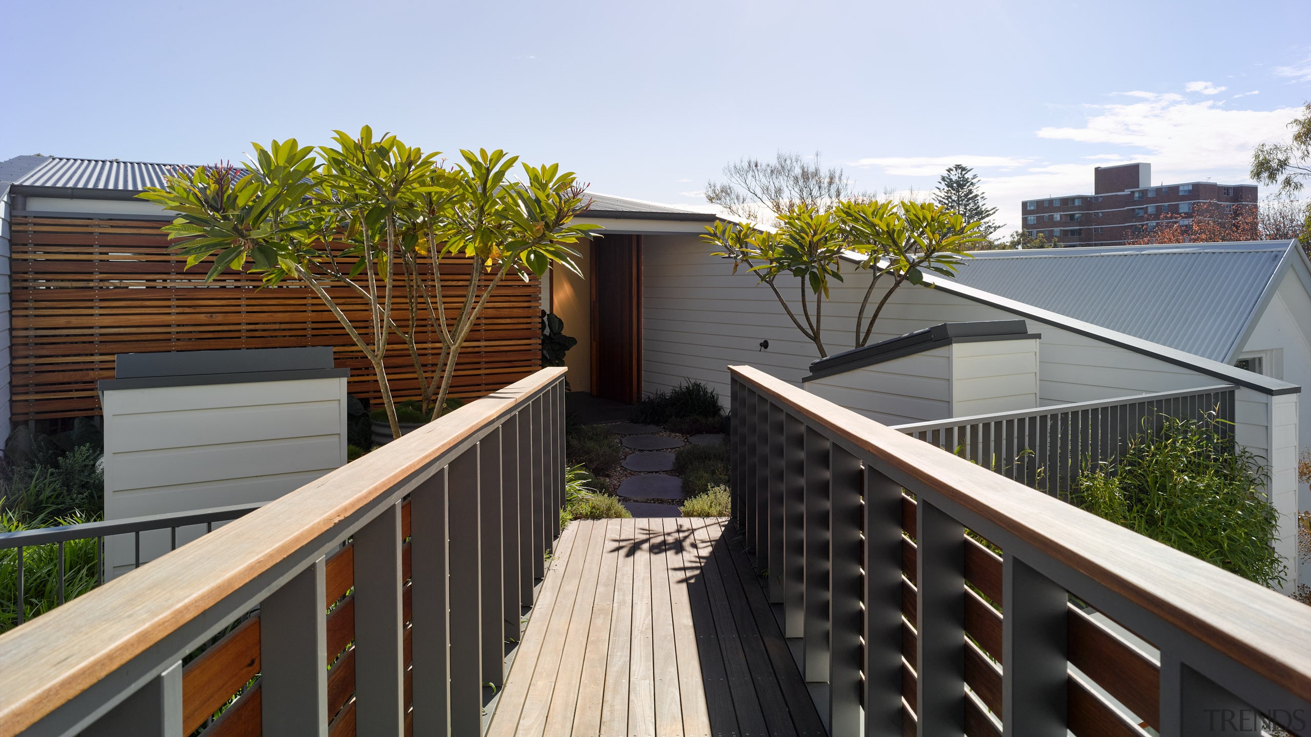 Unexpected arrival – the somewhat unusual entry bridge. 