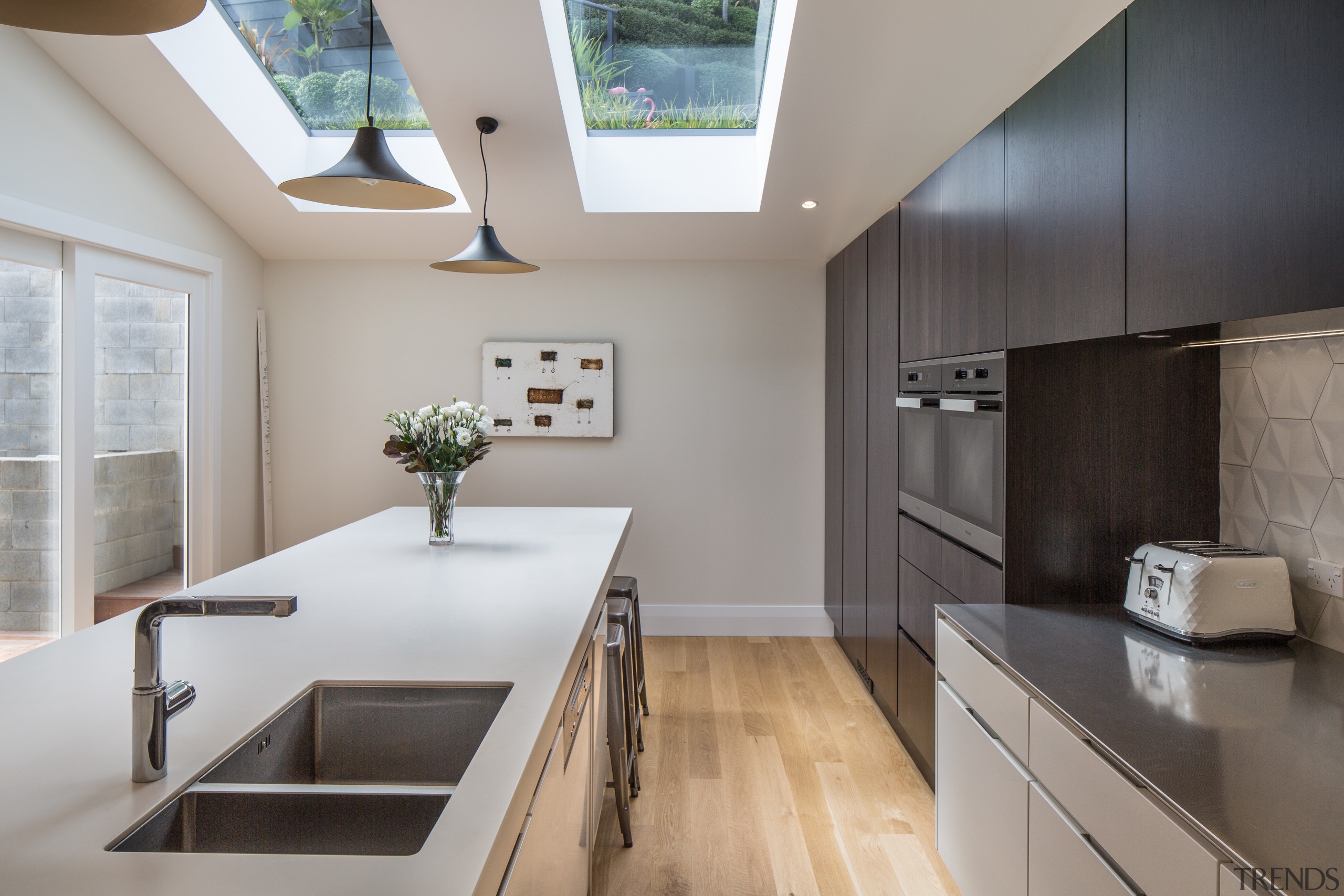 Designer Pauline Stockwell oriented this kitchen so a architecture, countertop, cuisine classique, daylighting, house, interior design, kitchen, real estate, room, gray