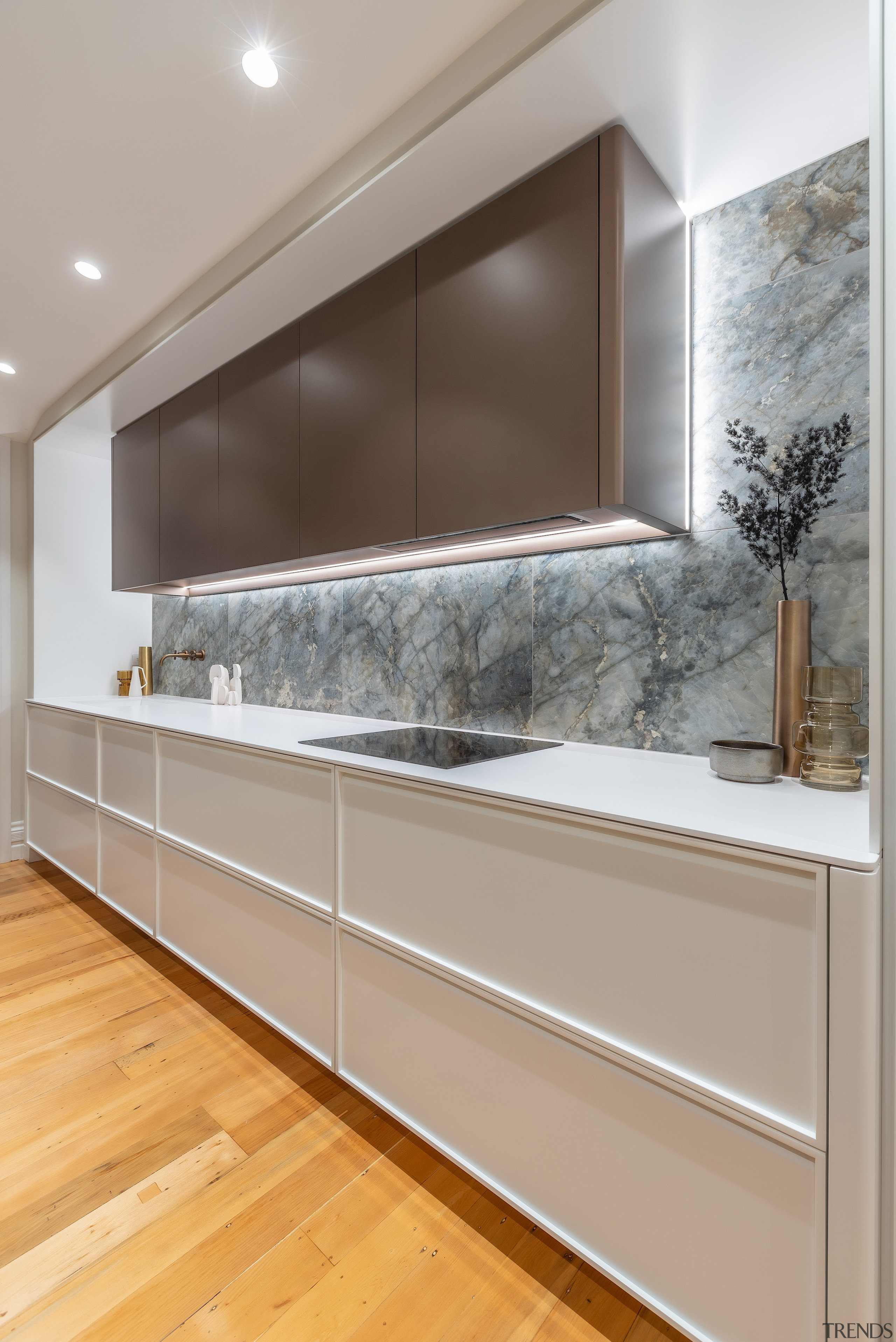 The veining in the marble splashback connects with 