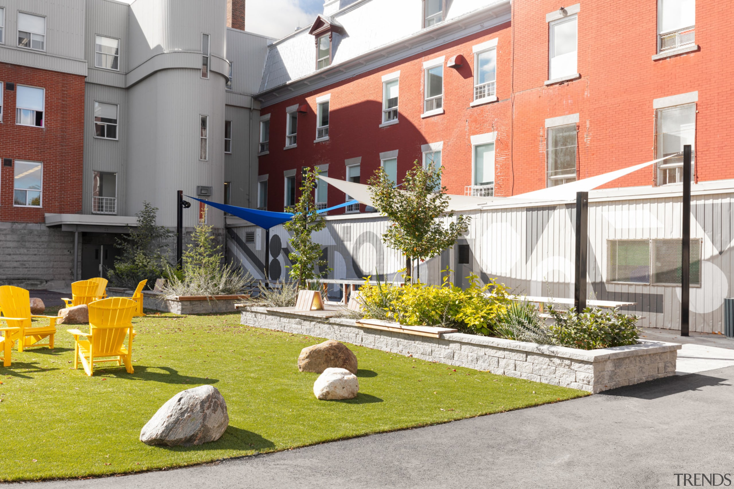 The relaxed al fresco lounge area. - Divided 